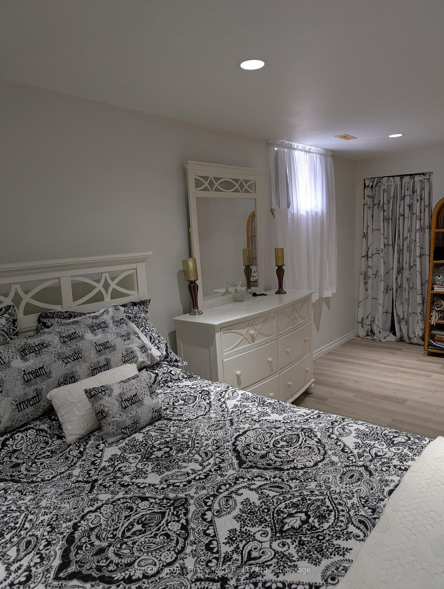 Photo 33 of 25 Trinity Street, Stratford — HOMEH