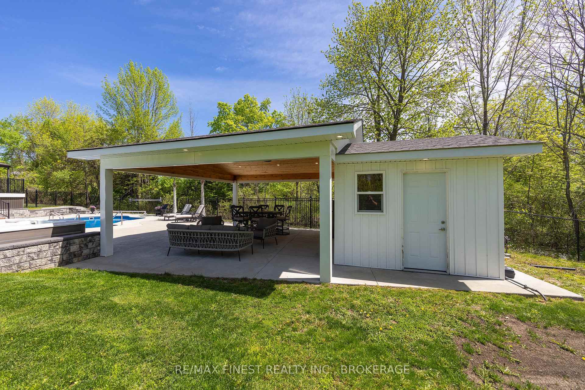 Photo 31 of 1747 Hitchcock Drive, Frontenac, Frontenac South — HOMEH