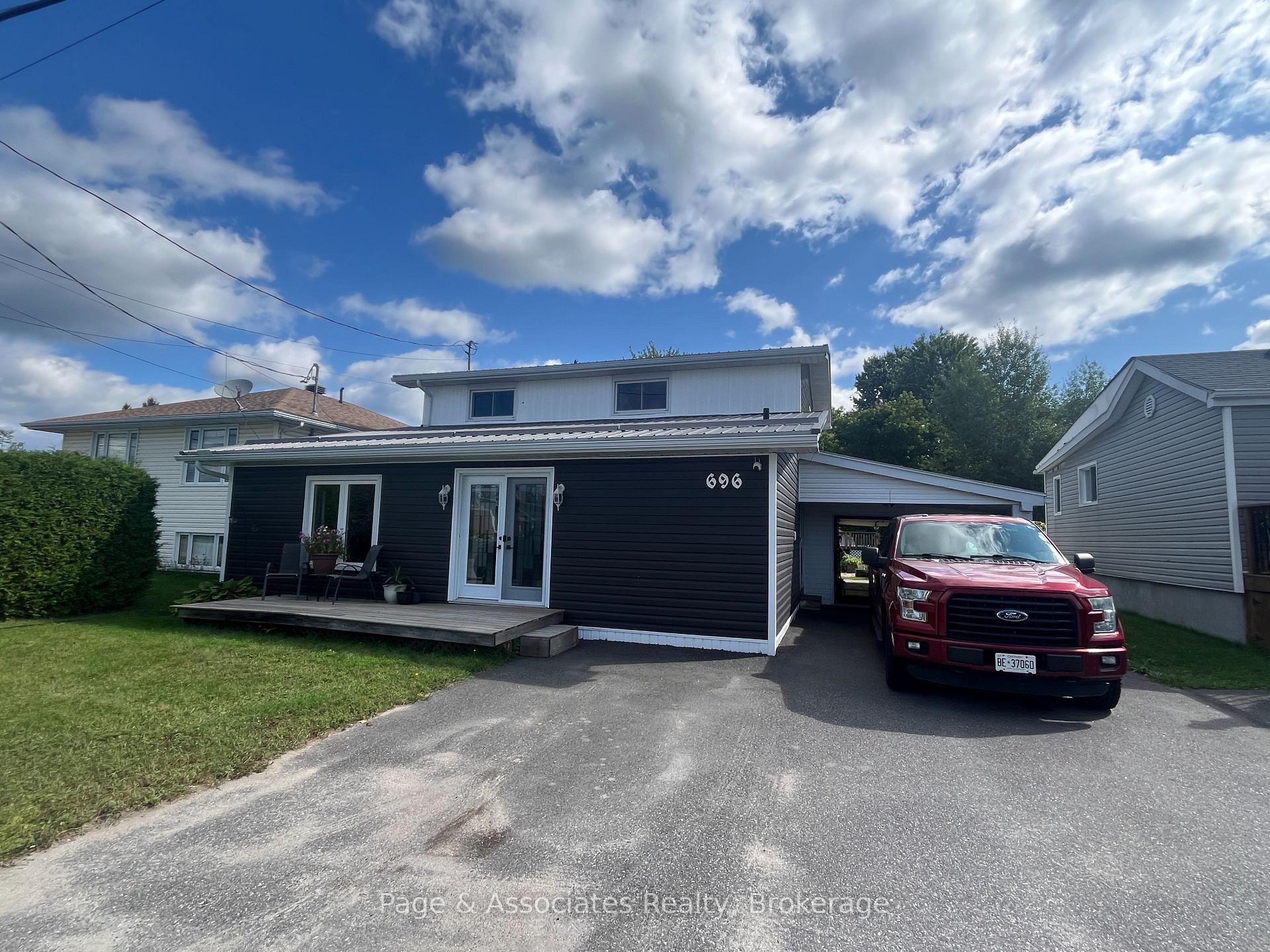 Photo of 696 Coursol Road