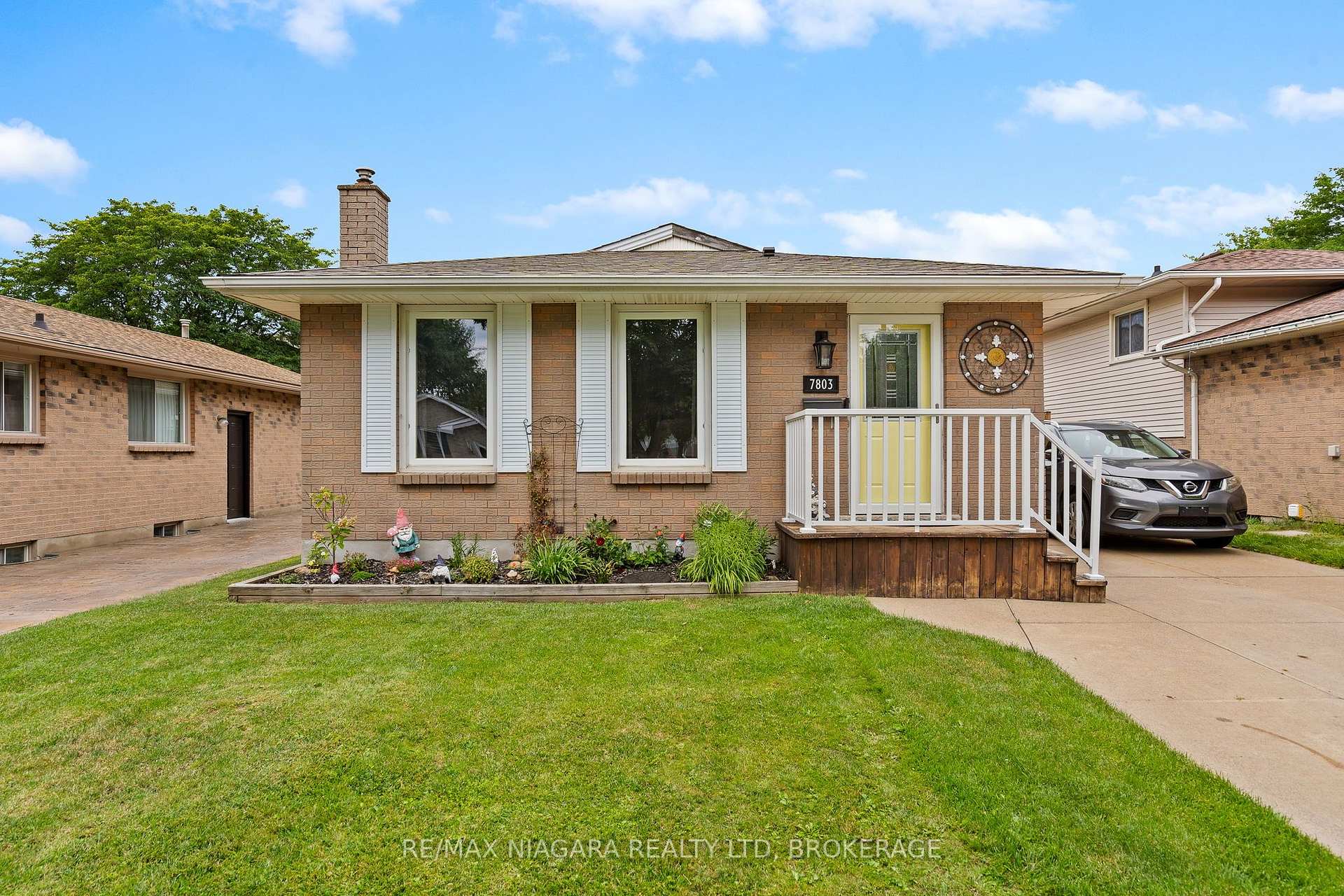 Photo 2 of 7803 Salisbury Place, Niagara Falls, West Wood — HOMEH
