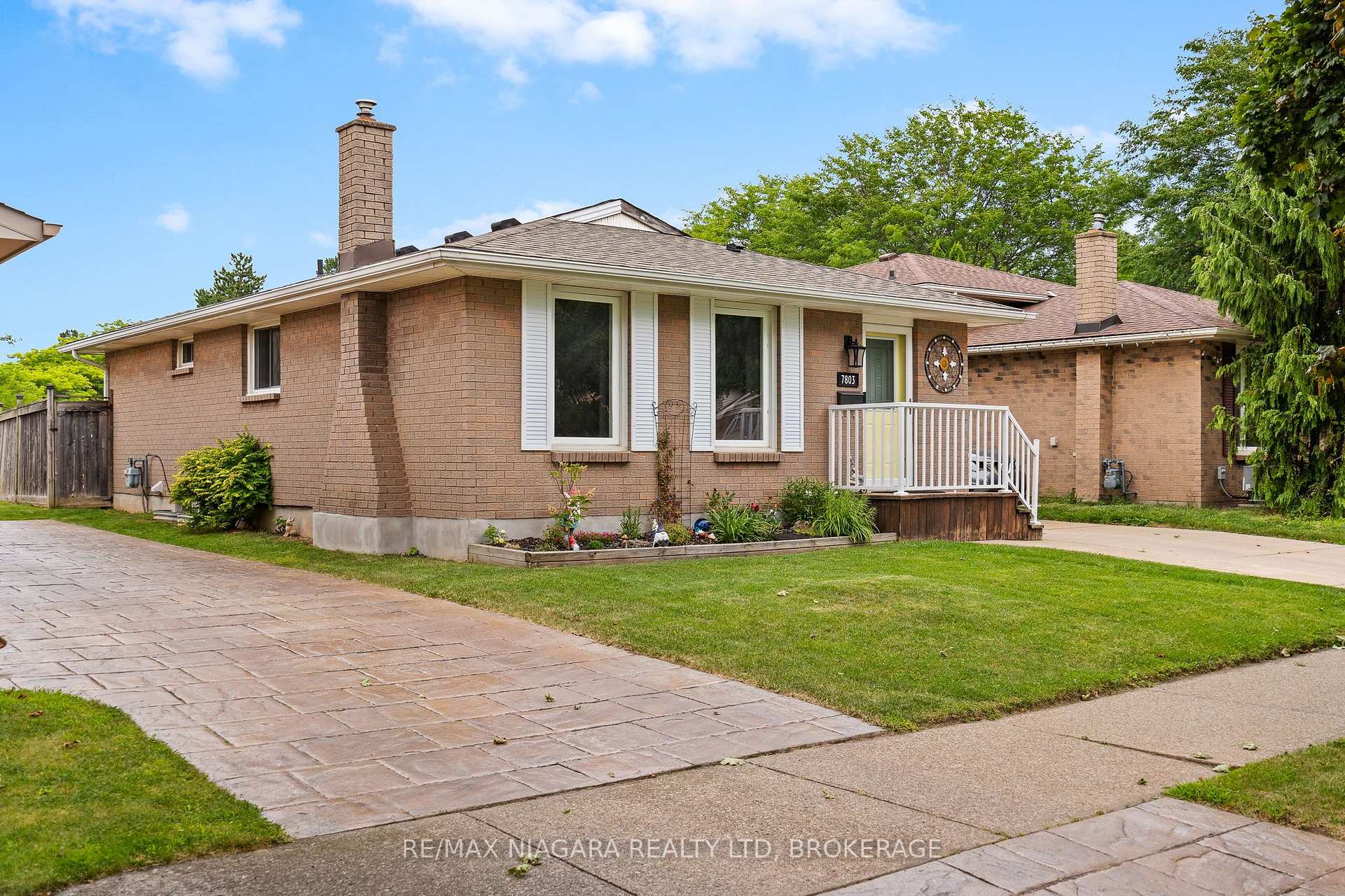 Photo 3 of 7803 Salisbury Place, Niagara Falls, West Wood — HOMEH