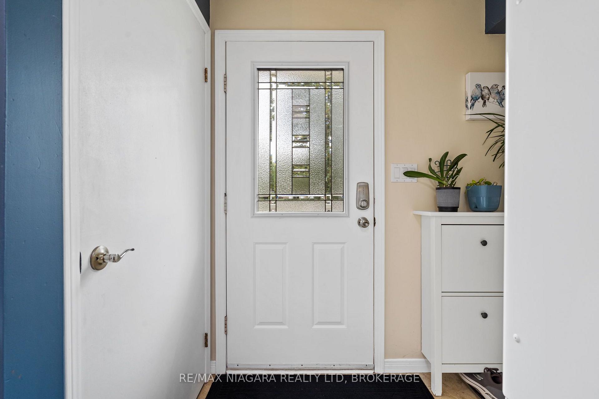 Photo 5 of 7803 Salisbury Place, Niagara Falls, West Wood — HOMEH