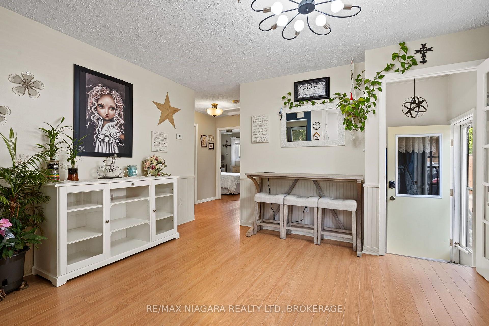 Photo 11 of 7803 Salisbury Place, Niagara Falls, West Wood — HOMEH