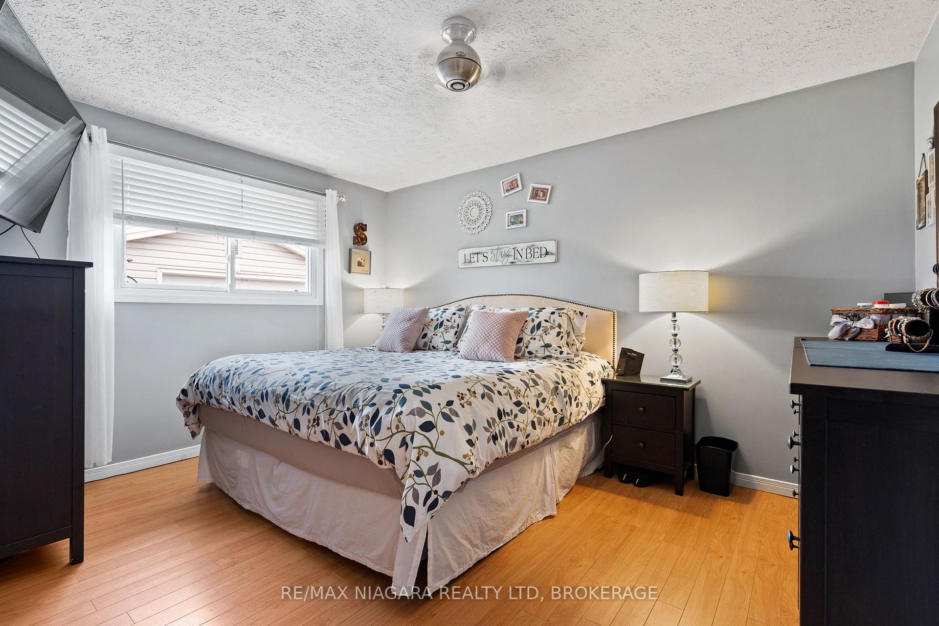 Photo 15 of 7803 Salisbury Place, Niagara Falls, West Wood — HOMEH