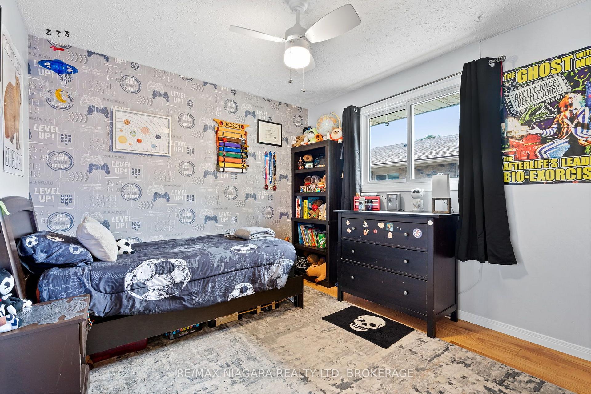 Photo 16 of 7803 Salisbury Place, Niagara Falls, West Wood — HOMEH