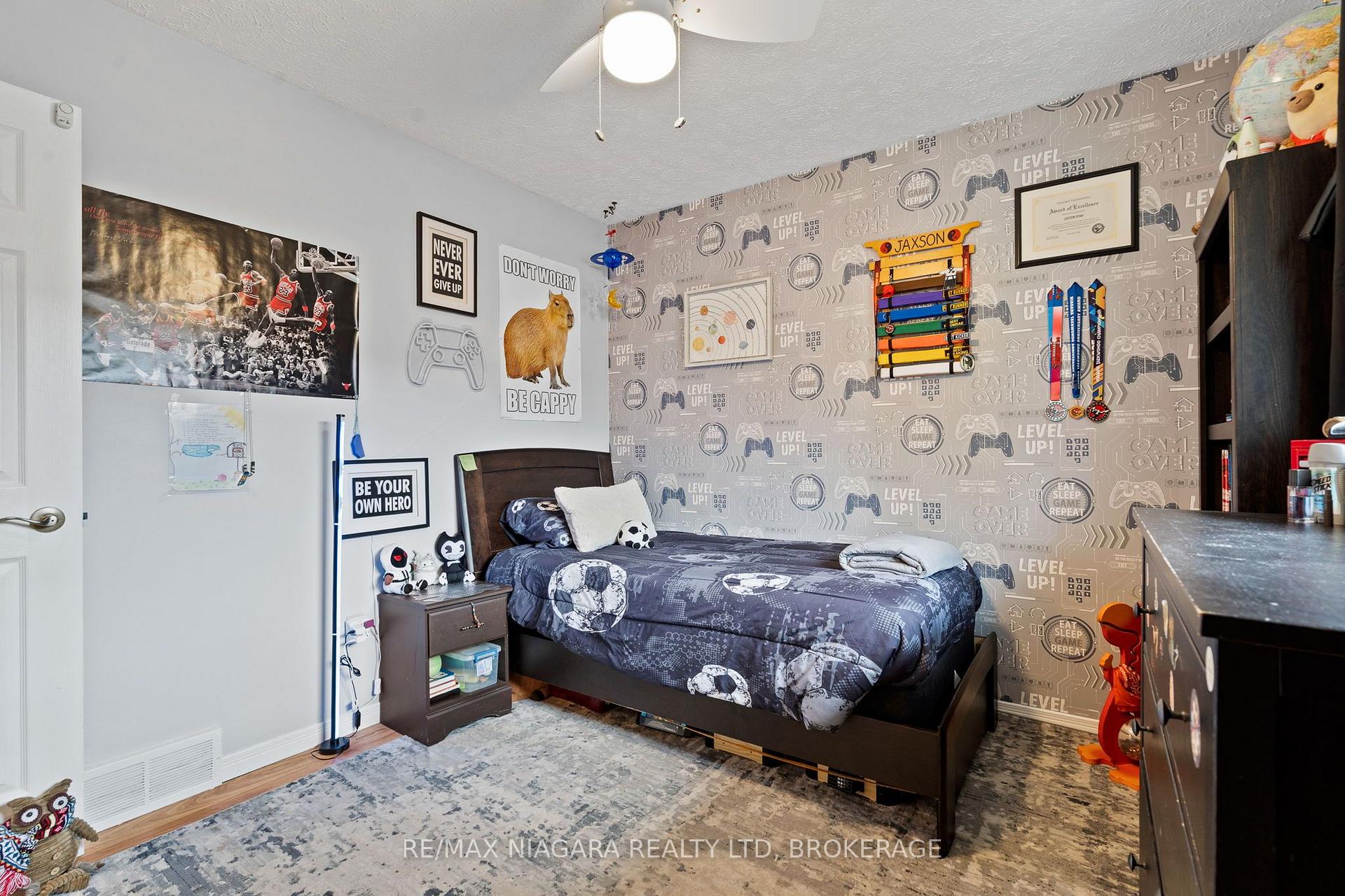 Photo 17 of 7803 Salisbury Place, Niagara Falls, West Wood — HOMEH