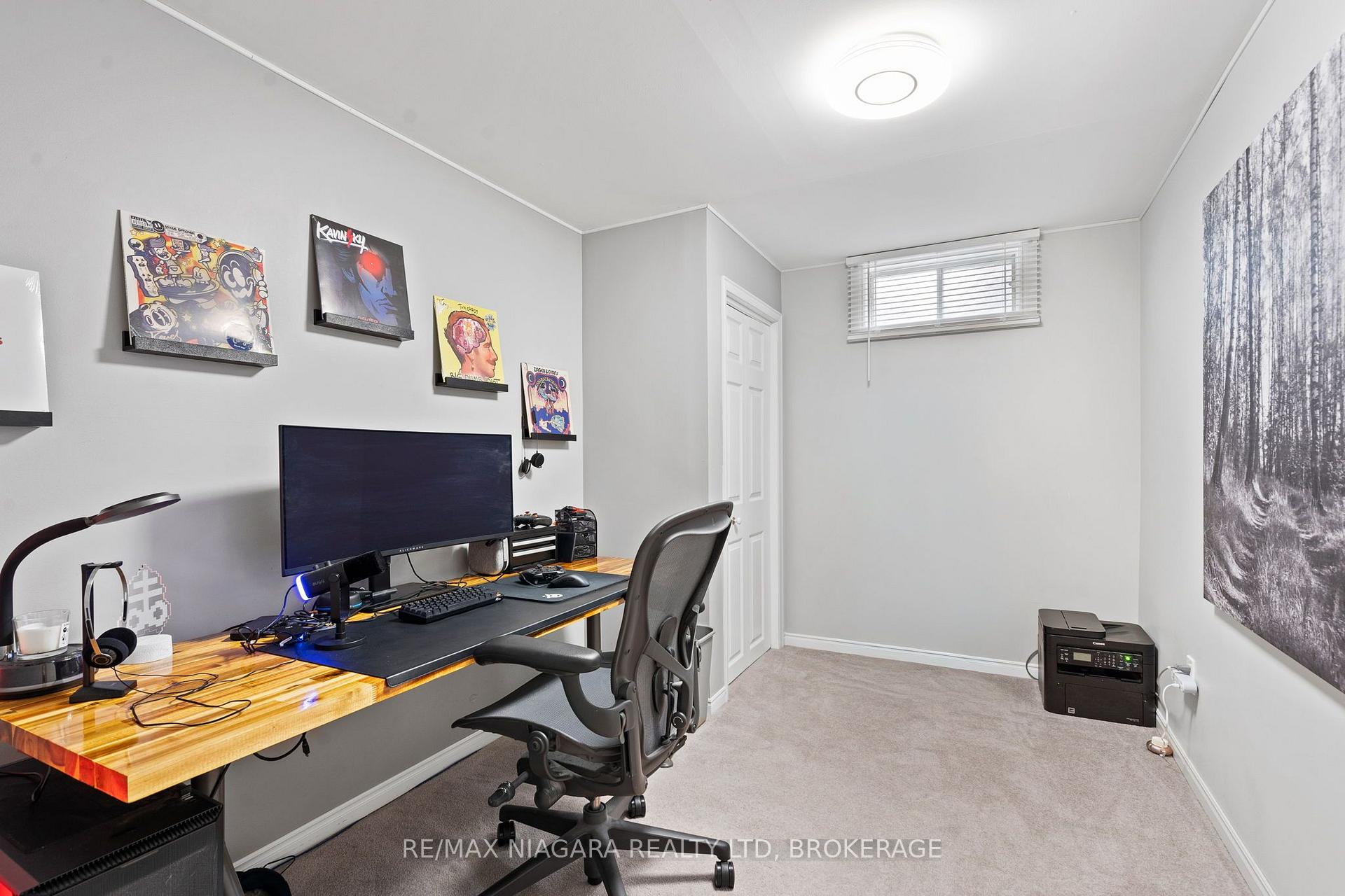 Photo 18 of 7803 Salisbury Place, Niagara Falls, West Wood — HOMEH