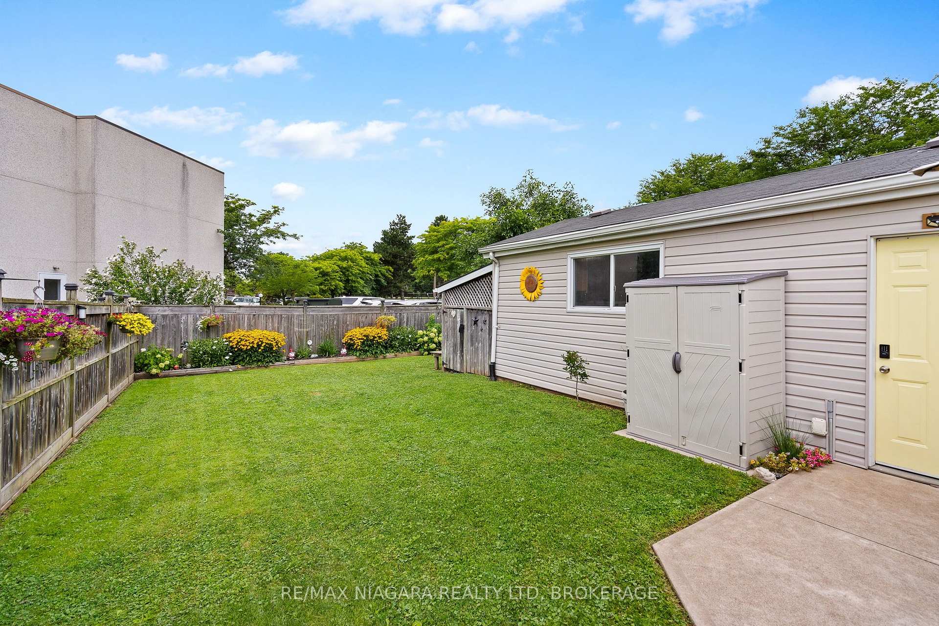 Photo 27 of 7803 Salisbury Place, Niagara Falls, West Wood — HOMEH