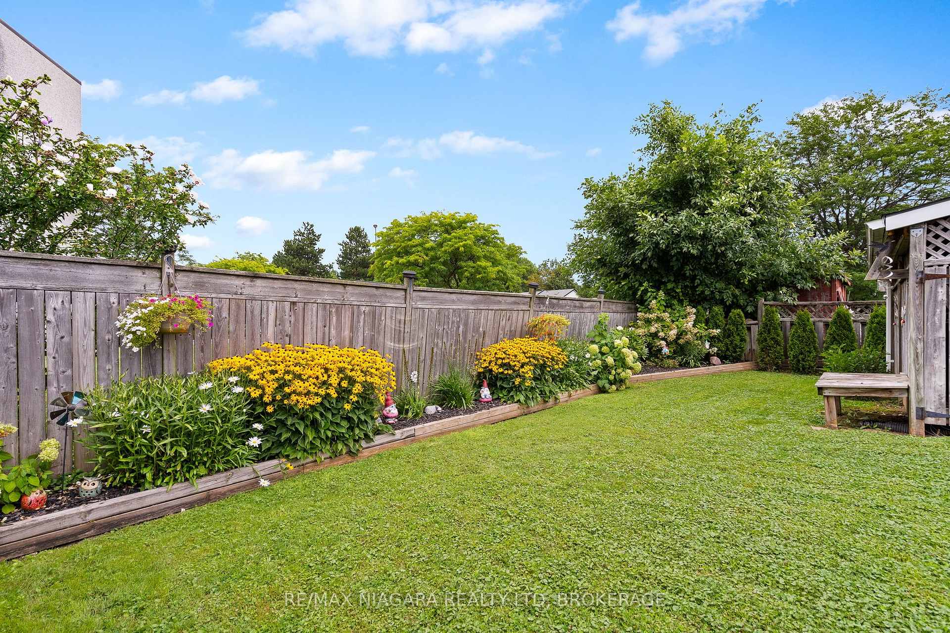 Photo 29 of 7803 Salisbury Place, Niagara Falls, West Wood — HOMEH