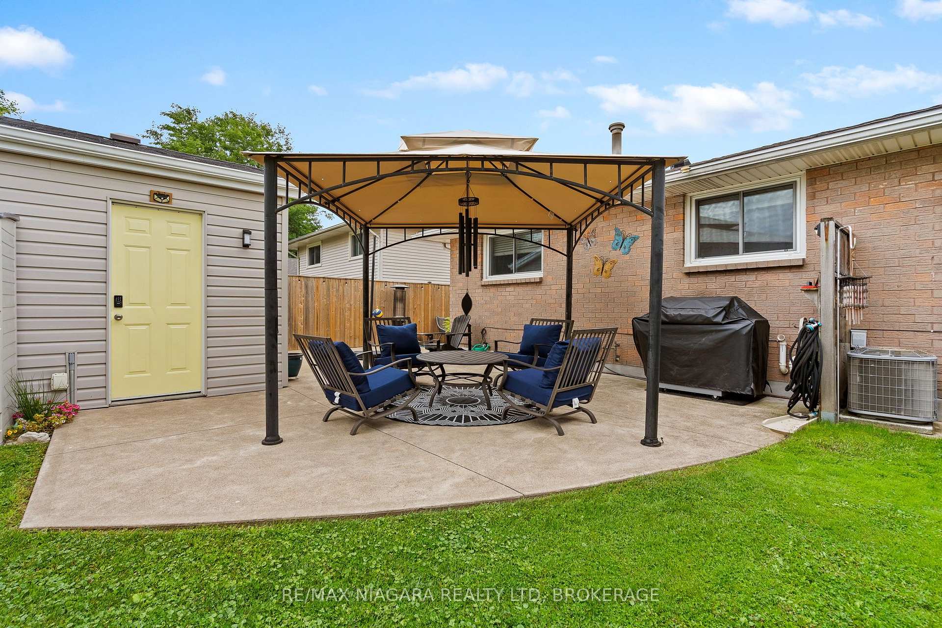 Photo 30 of 7803 Salisbury Place, Niagara Falls, West Wood — HOMEH