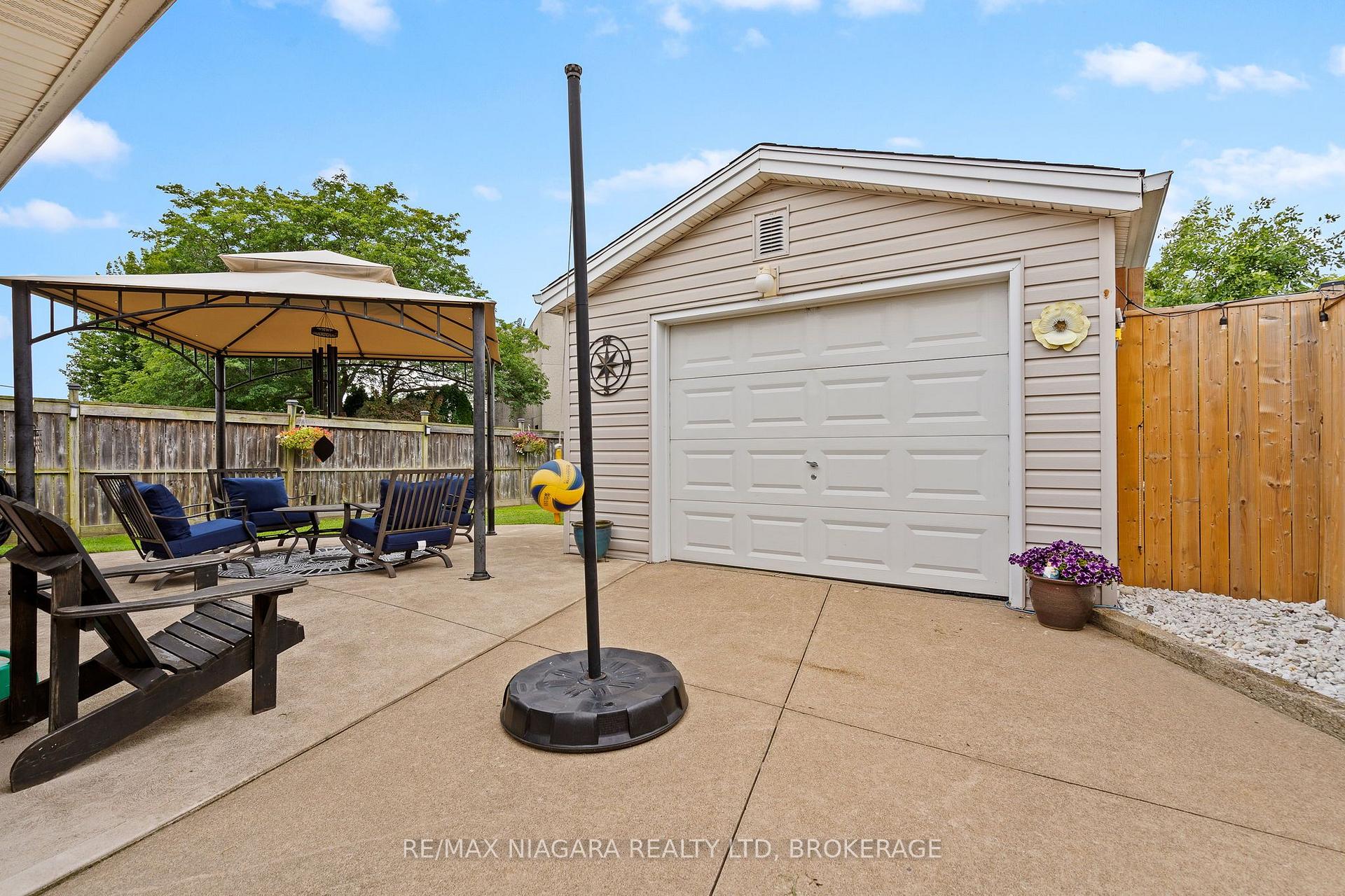 Photo 32 of 7803 Salisbury Place, Niagara Falls, West Wood — HOMEH