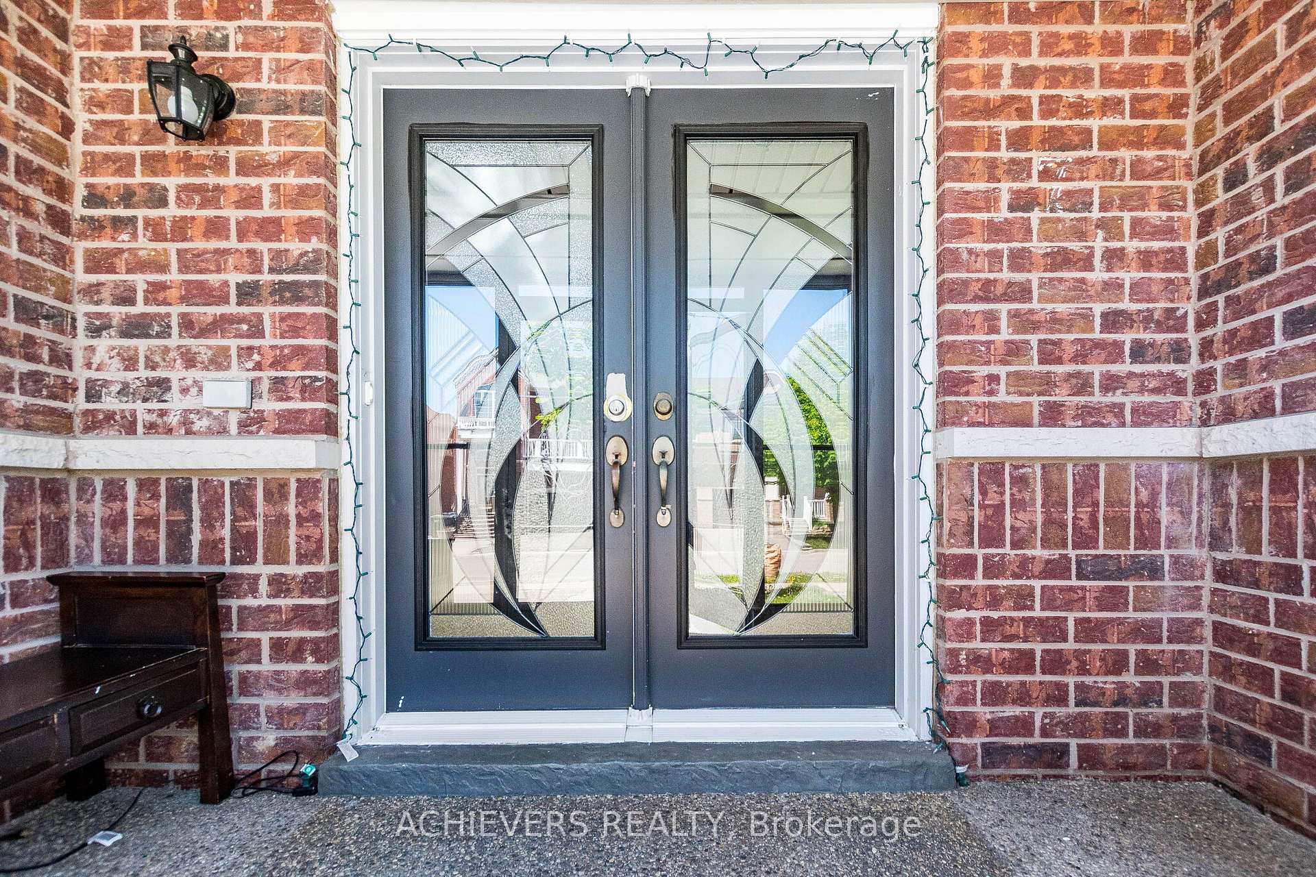 Photo 3 of 74 Charcoal Way, Brampton, Bram West — HOMEH