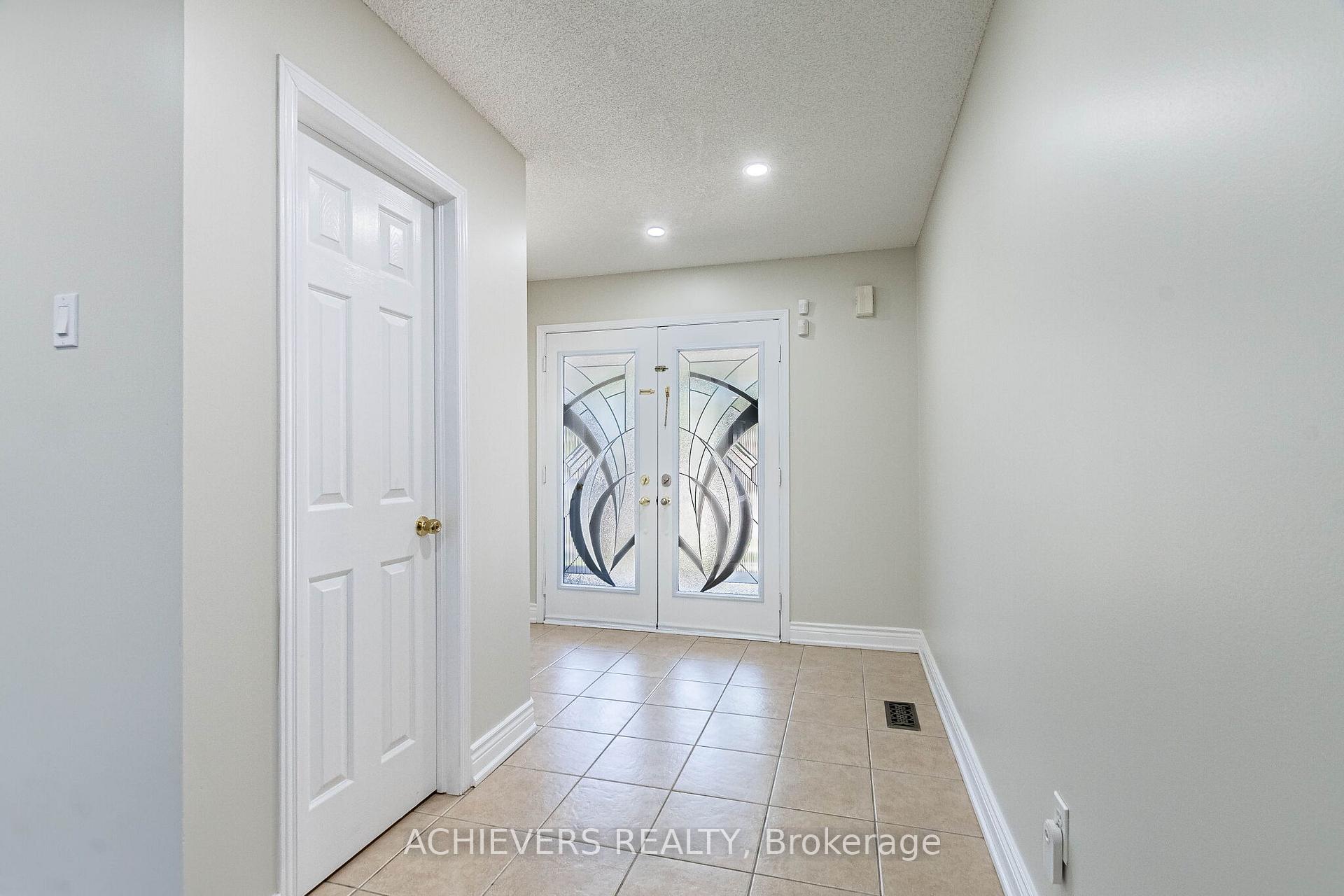 Photo 5 of 74 Charcoal Way, Brampton, Bram West — HOMEH