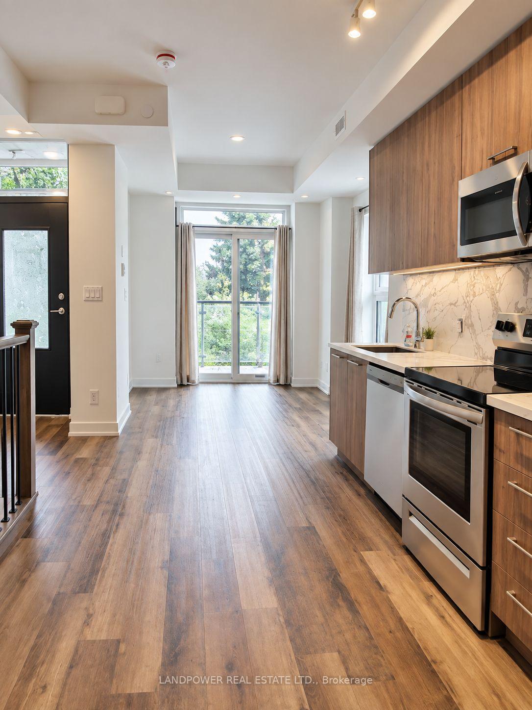 Photo 4 of Unit 21, 51 Winlock Park, North York, Newtonbrook East — HOMEH