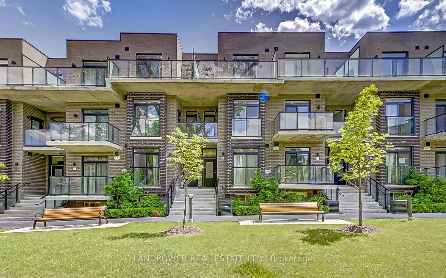 Photo 3 of Unit 21, 51 Winlock Park, North York, Newtonbrook East — HOMEH