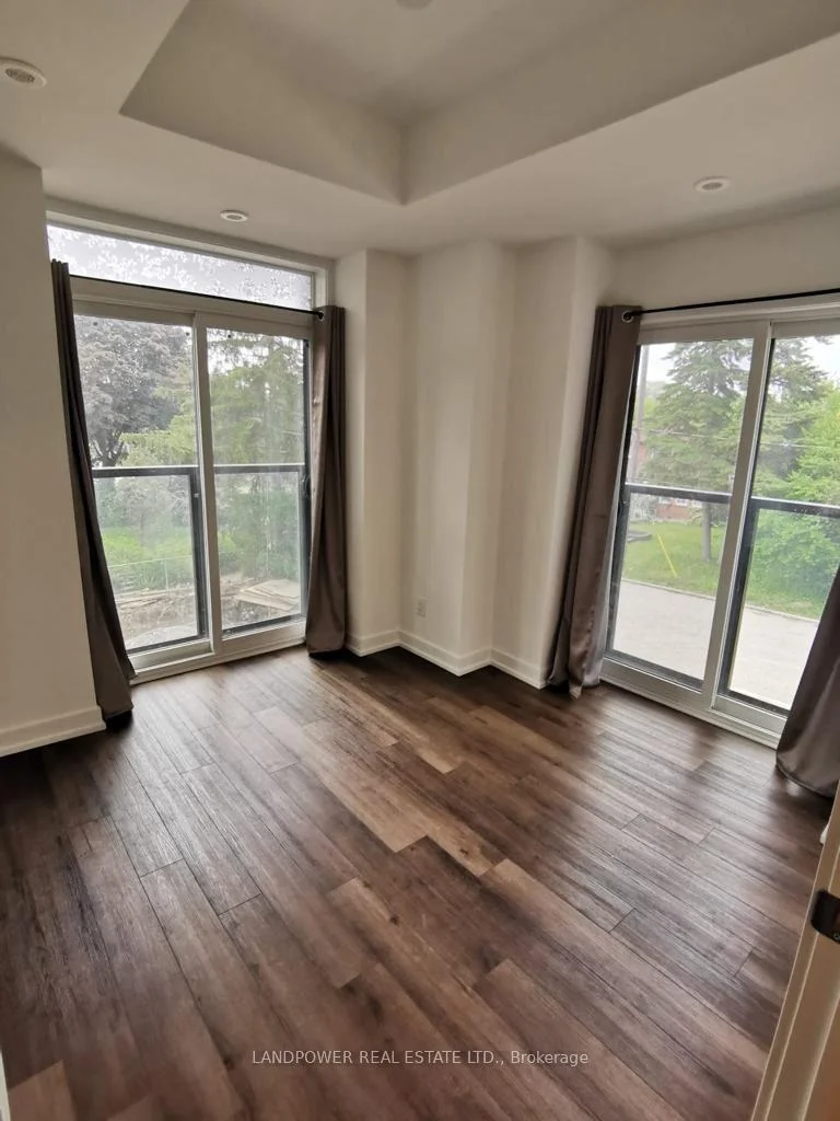 Photo 5 of Unit 21, 51 Winlock Park, North York, Newtonbrook East — HOMEH