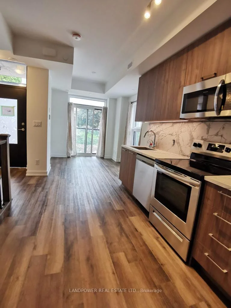 Photo 7 of Unit 21, 51 Winlock Park, North York, Newtonbrook East — HOMEH