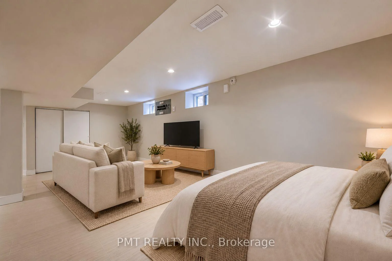 Photo 3 of Unit Bsmt, 39 Windermere Avenue, Toronto, High Park-Swansea — HOMEH