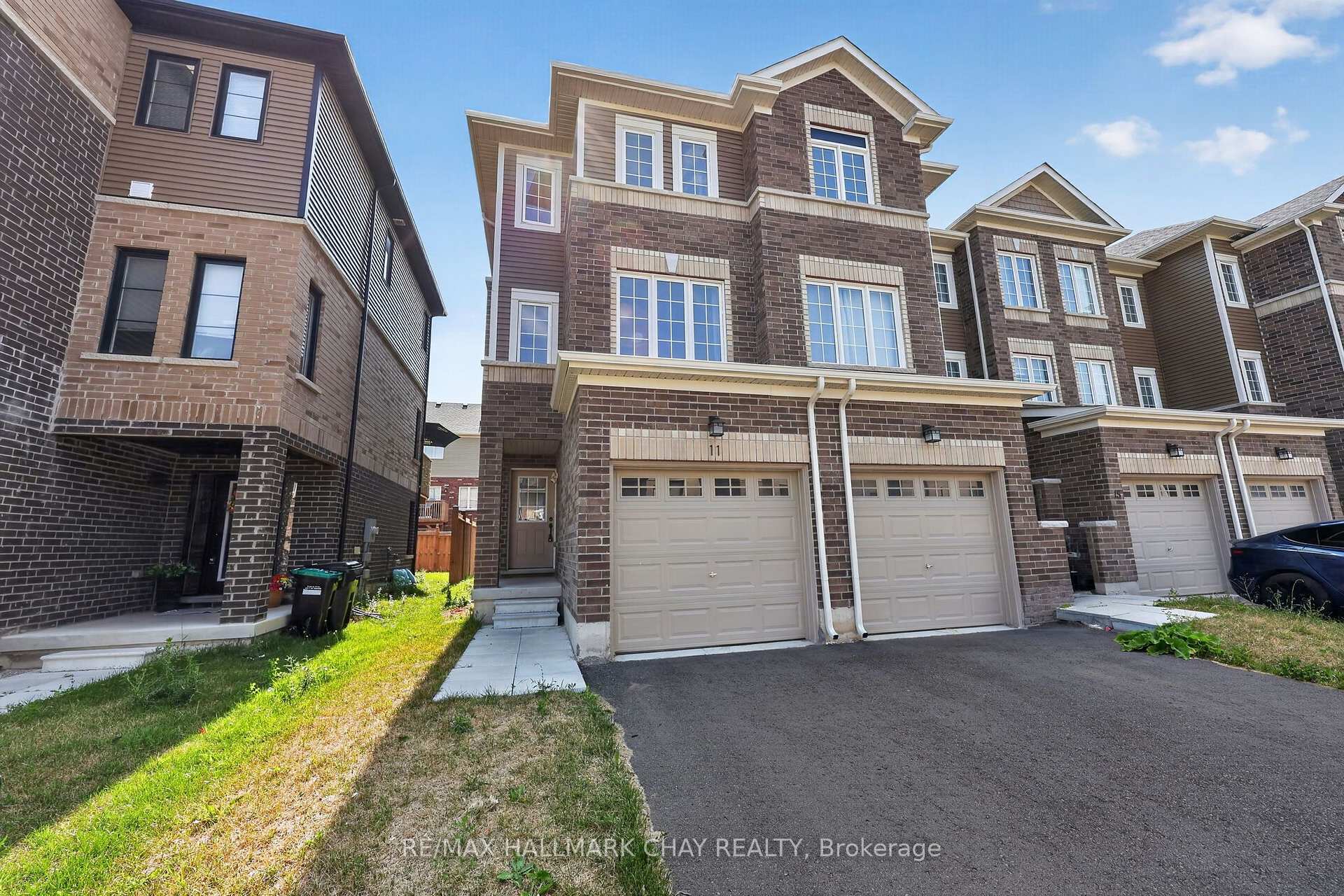 Photo 26 of 11 Pumpkin Corner Crescent, Barrie, Rural Barrie Southeast — HOMEH