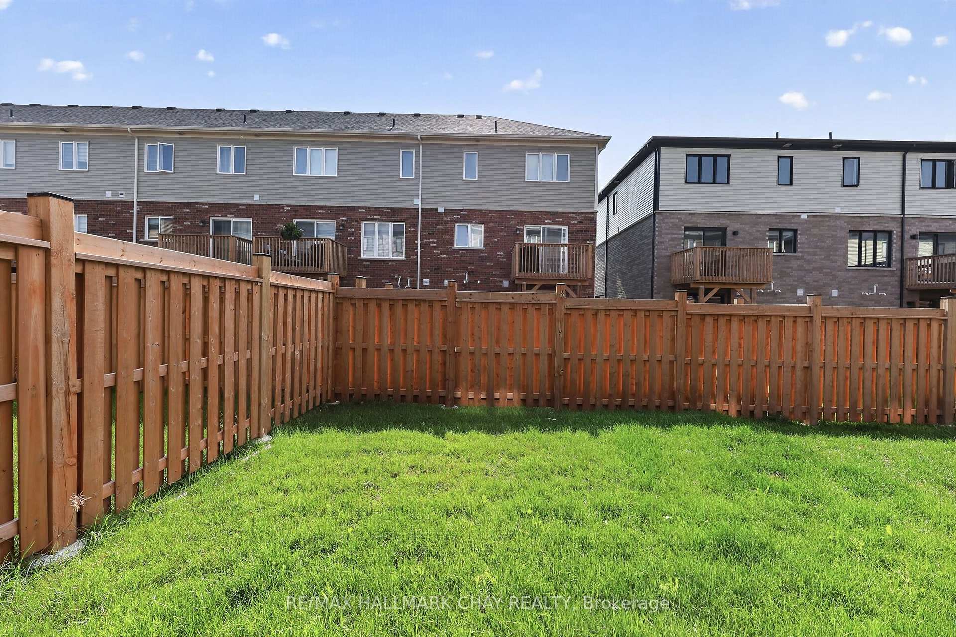 Photo 27 of 11 Pumpkin Corner Crescent, Barrie, Rural Barrie Southeast — HOMEH