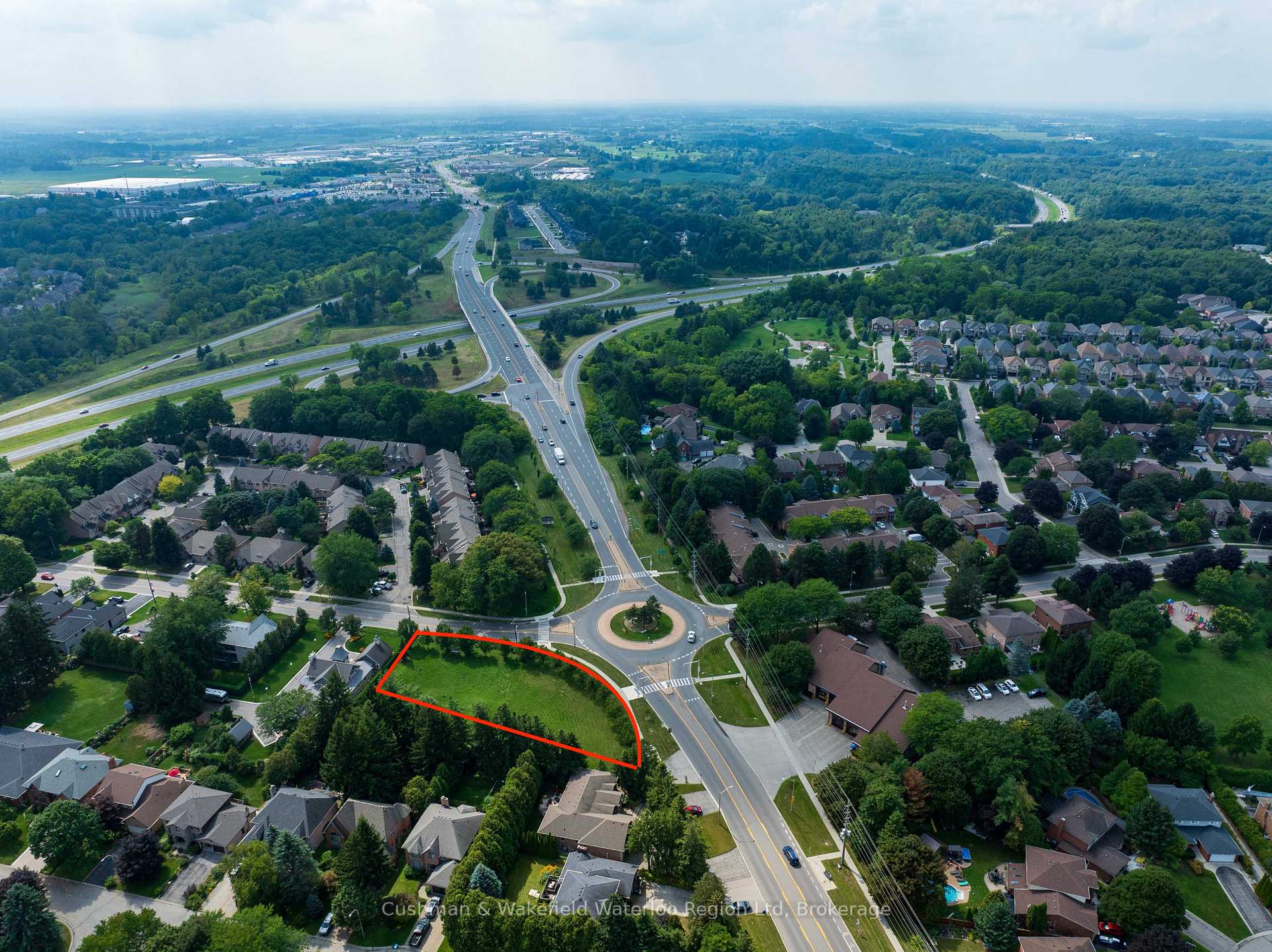 Photo 2 of 281 Hamilton Drive, Hamilton, Ancaster — HOMEH