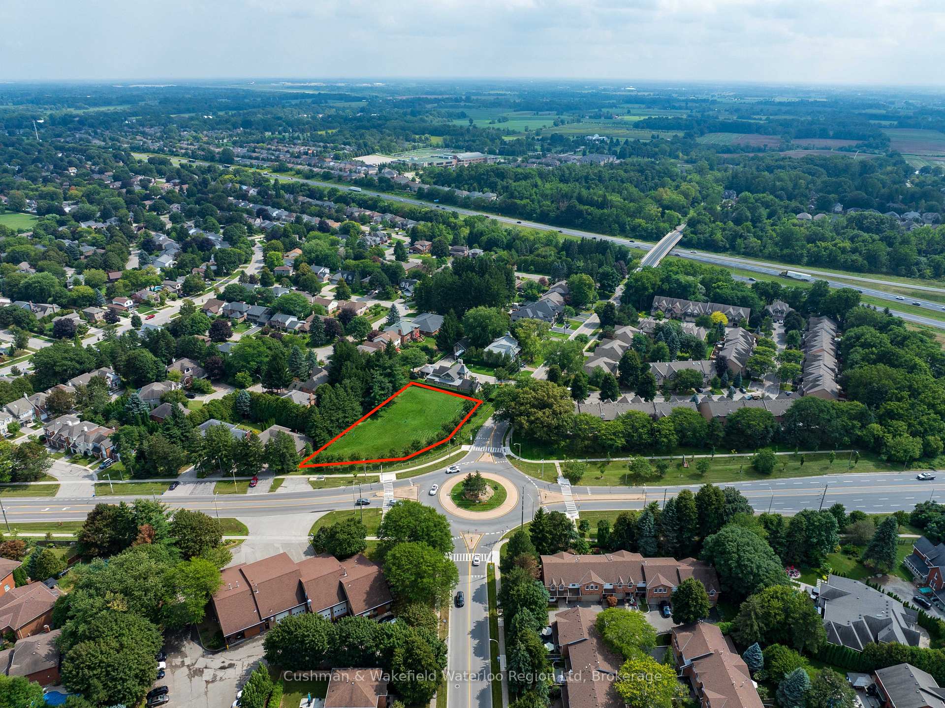 Photo 3 of 281 Hamilton Drive, Hamilton, Ancaster — HOMEH