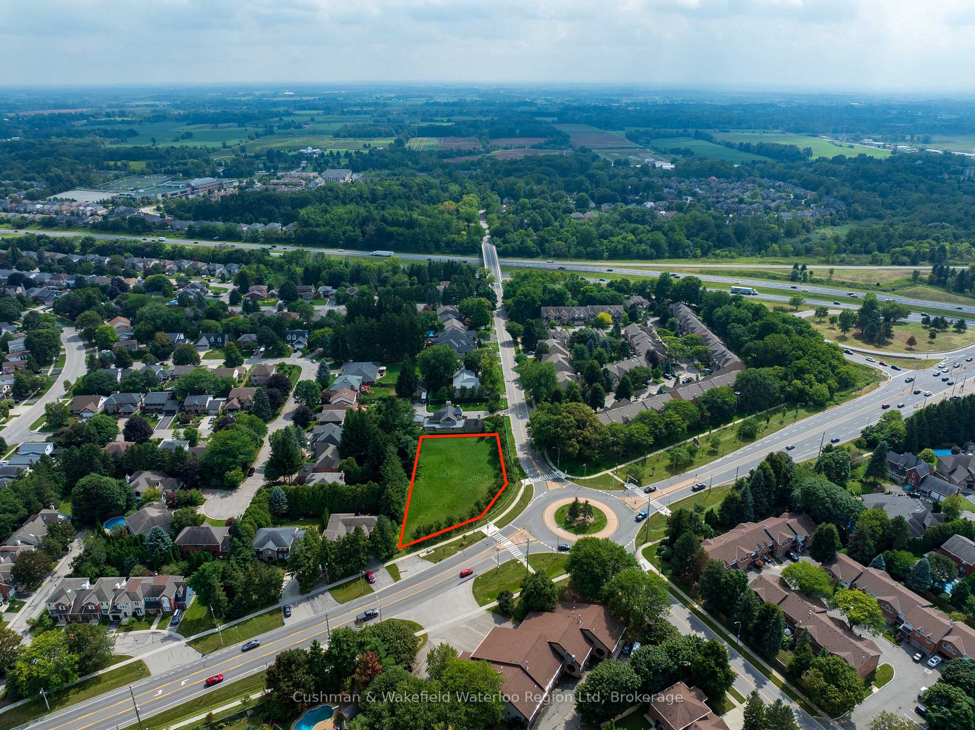 Photo 4 of 281 Hamilton Drive, Hamilton, Ancaster — HOMEH