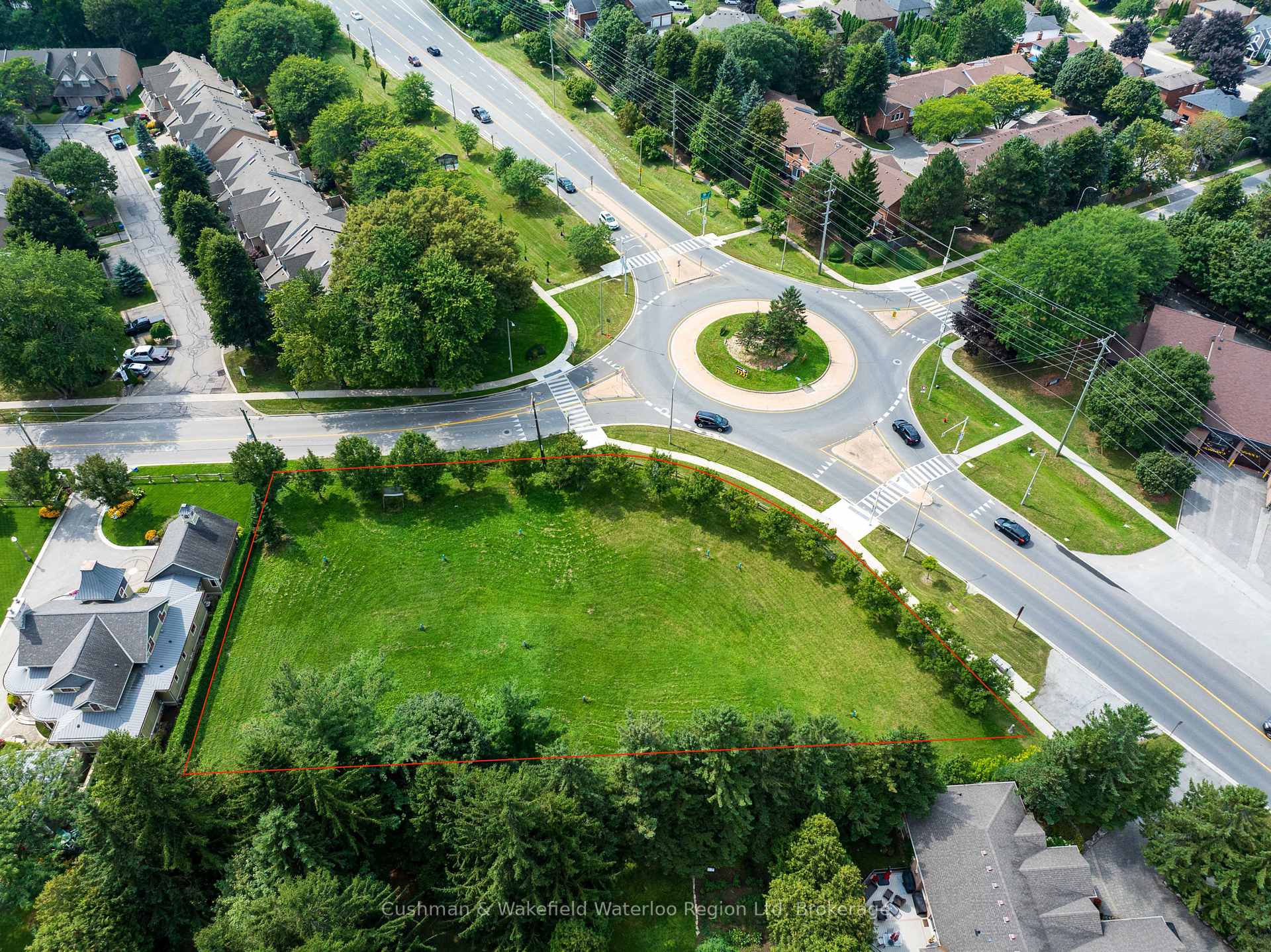 Photo 5 of 281 Hamilton Drive, Hamilton, Ancaster — HOMEH