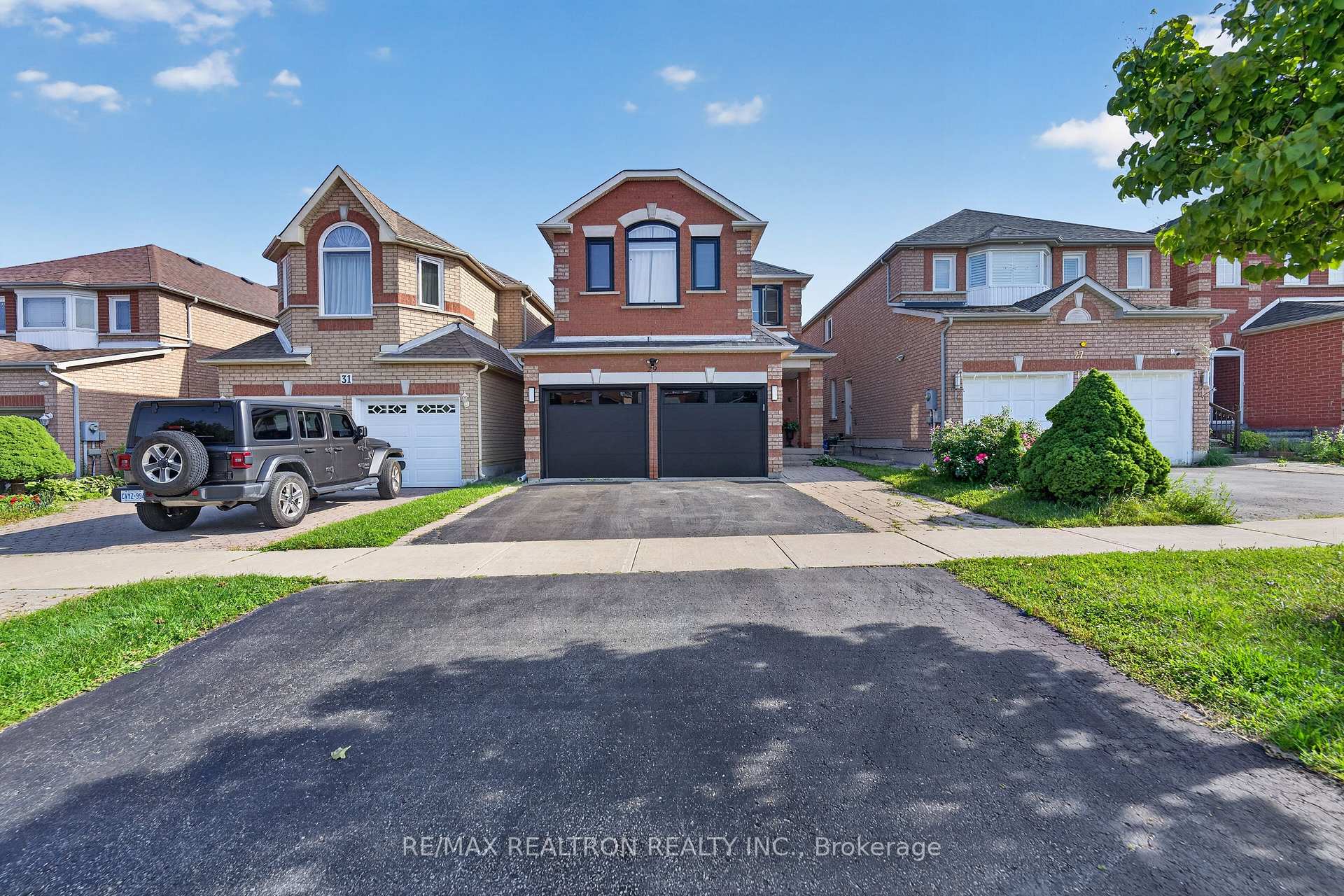 Photo 2 of Unit Basement, 29 Connery Crescent, Markham, Middlefield — HOMEH