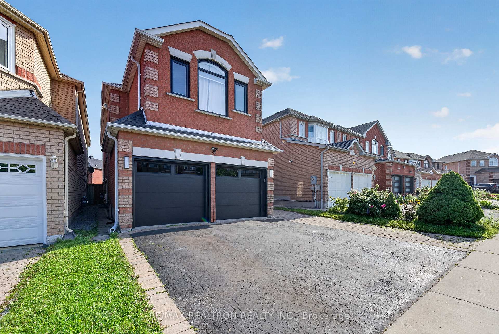 Photo 3 of Unit Basement, 29 Connery Crescent, Markham, Middlefield — HOMEH