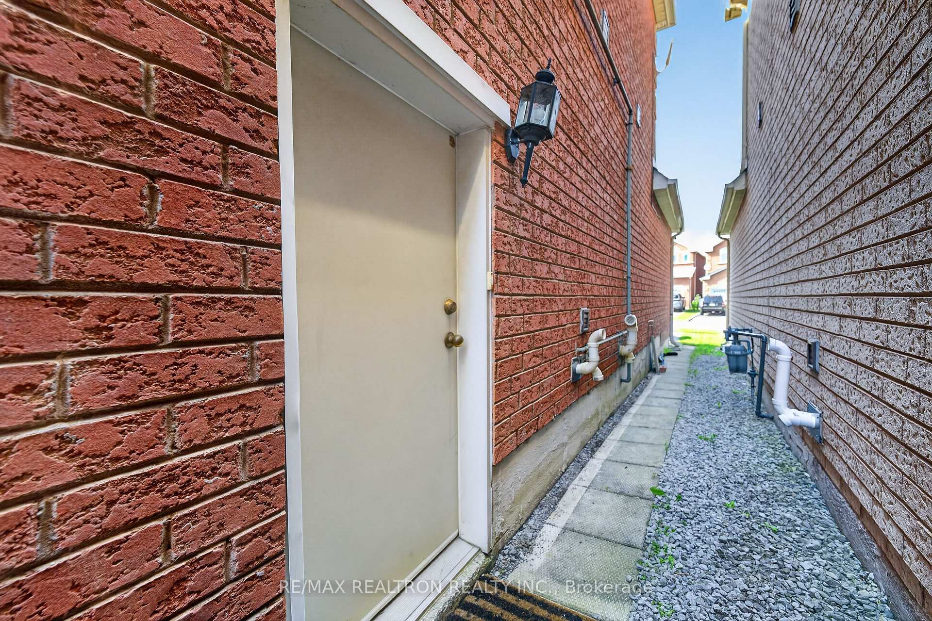 Photo 5 of Unit Basement, 29 Connery Crescent, Markham, Middlefield — HOMEH