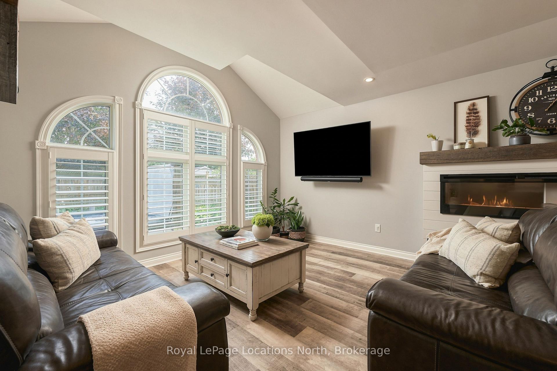 Photo 21 of 20 Highlands Crescent, Collingwood — HOMEH