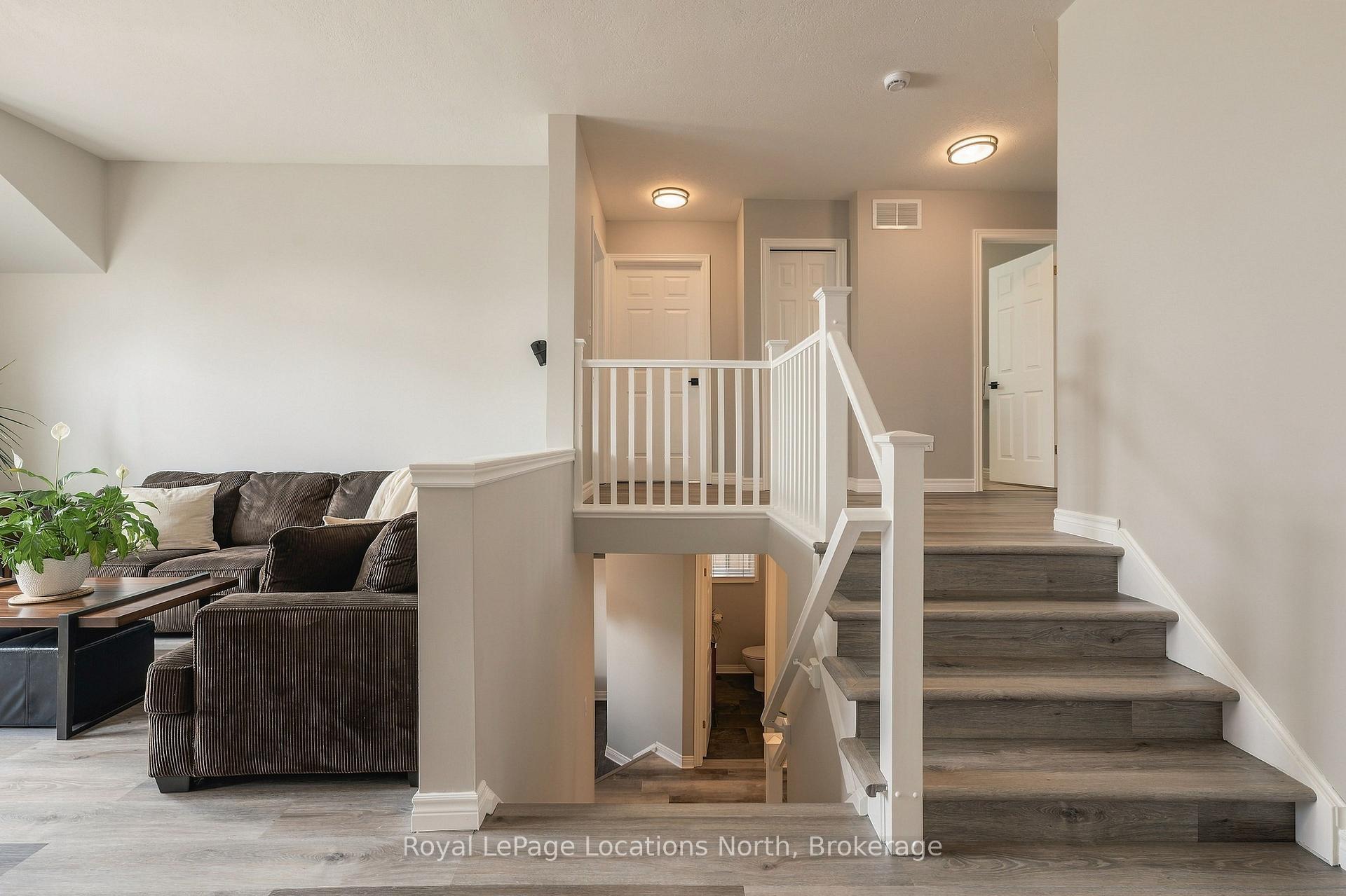 Photo 32 of 20 Highlands Crescent, Collingwood — HOMEH