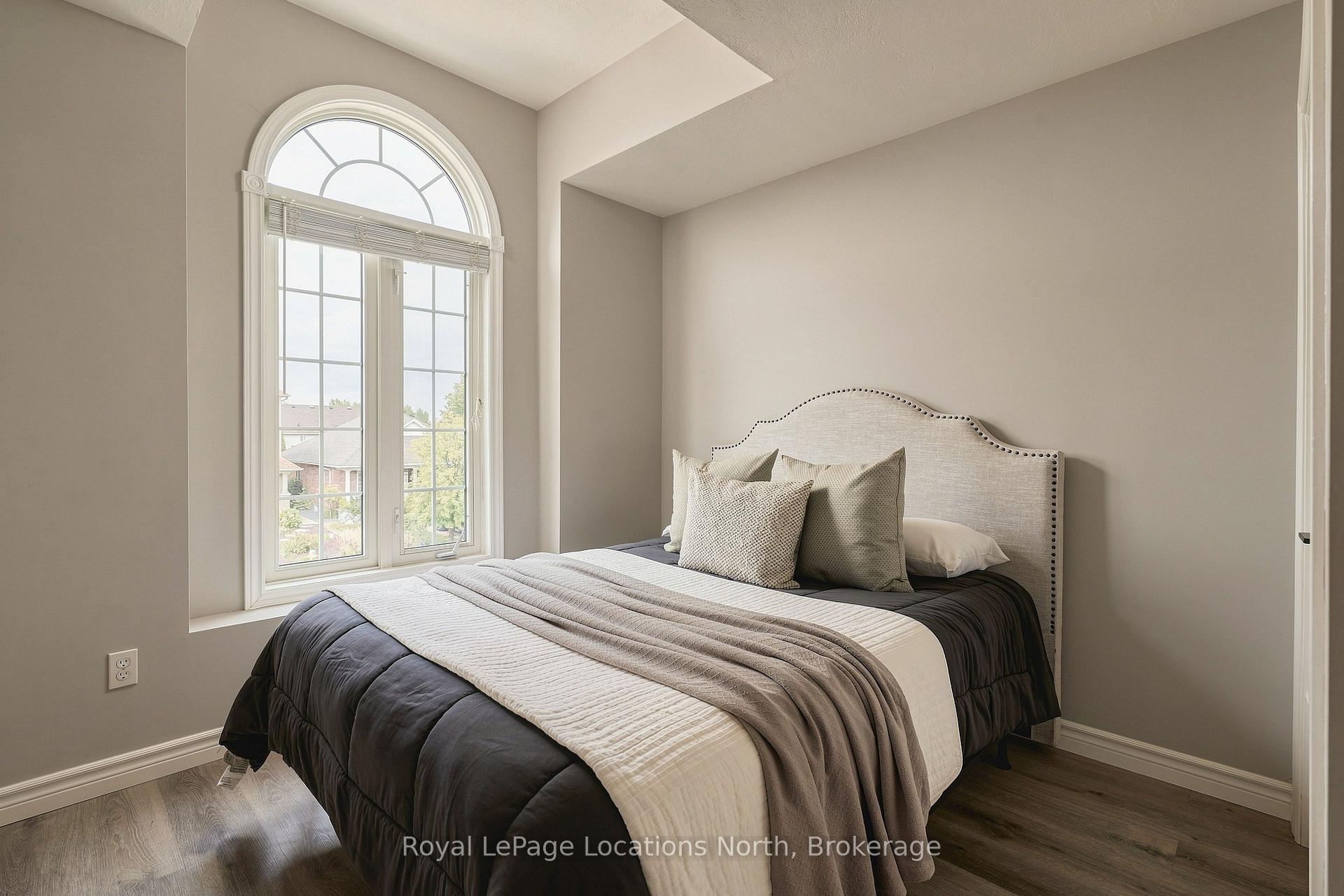 Photo 37 of 20 Highlands Crescent, Collingwood — HOMEH