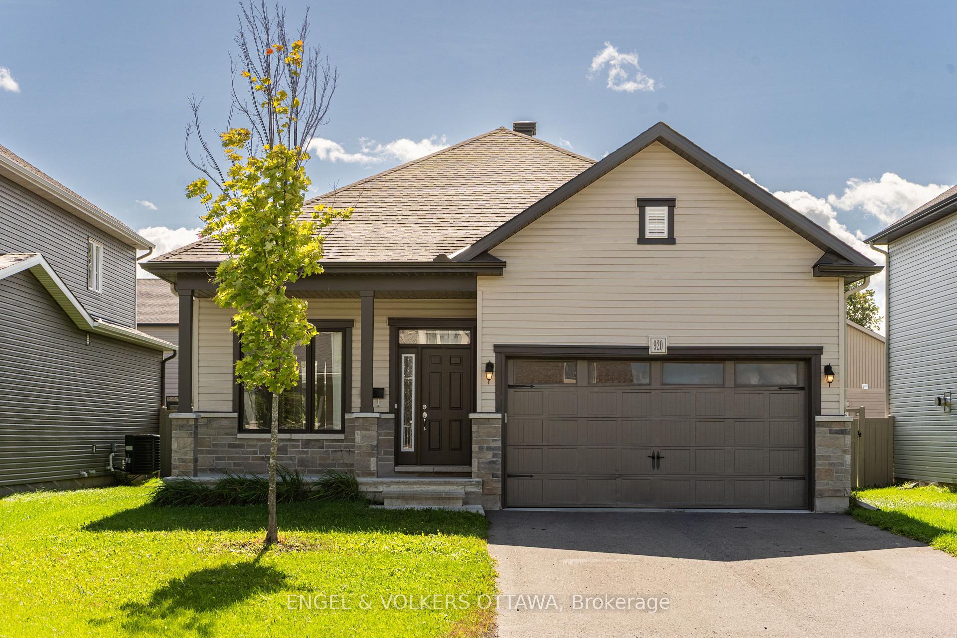 Photo 2 of 920 Lucerne Drive, Russell, Embrun — HOMEH