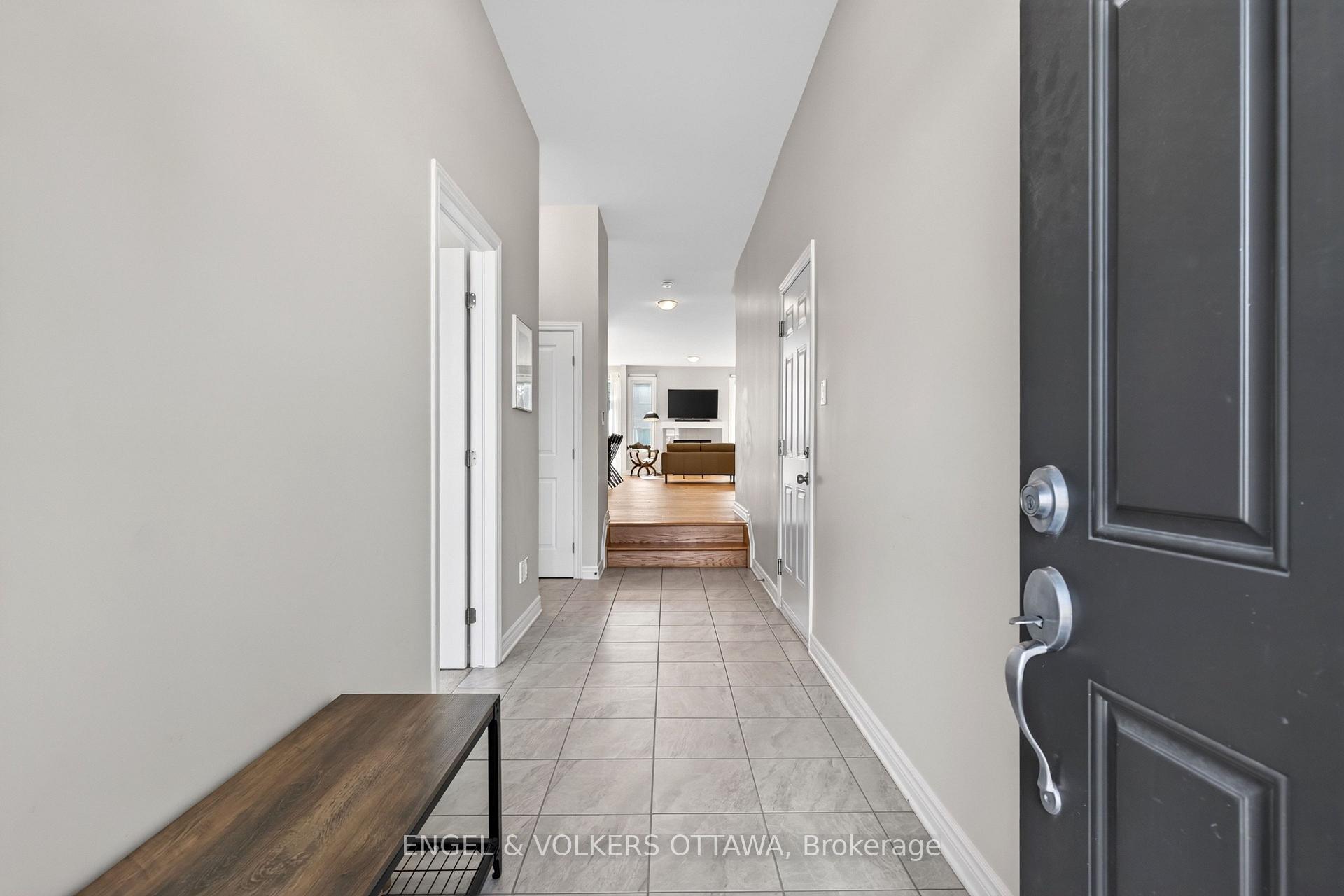 Photo 3 of 920 Lucerne Drive, Russell, Embrun — HOMEH