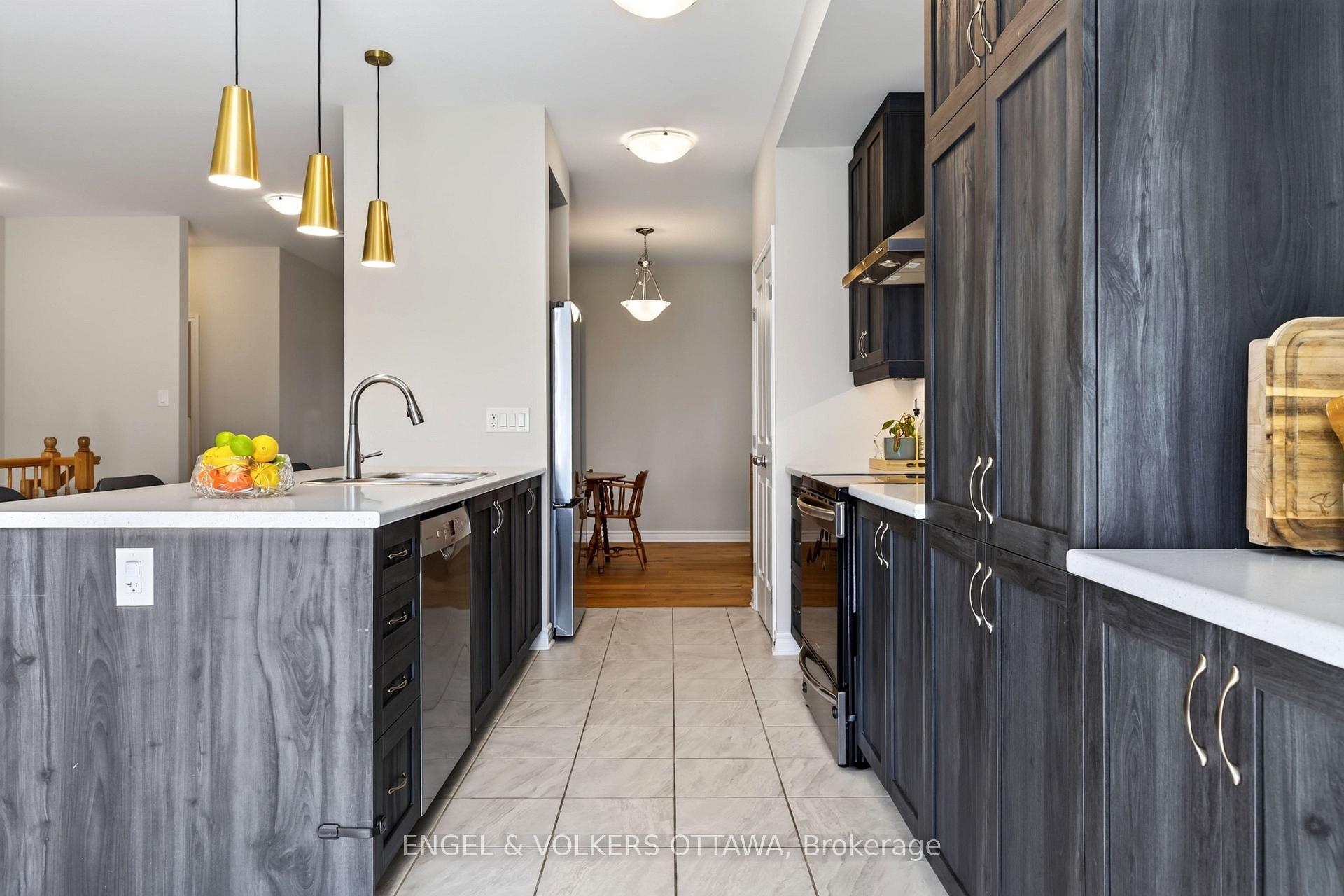 Photo 16 of 920 Lucerne Drive, Russell, Embrun — HOMEH