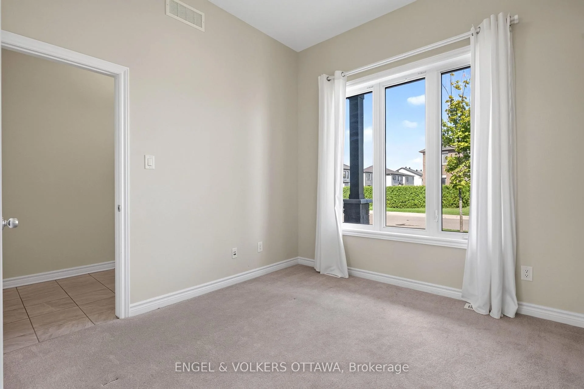 Photo 8 of 920 Lucerne Drive, Russell, Embrun — HOMEH