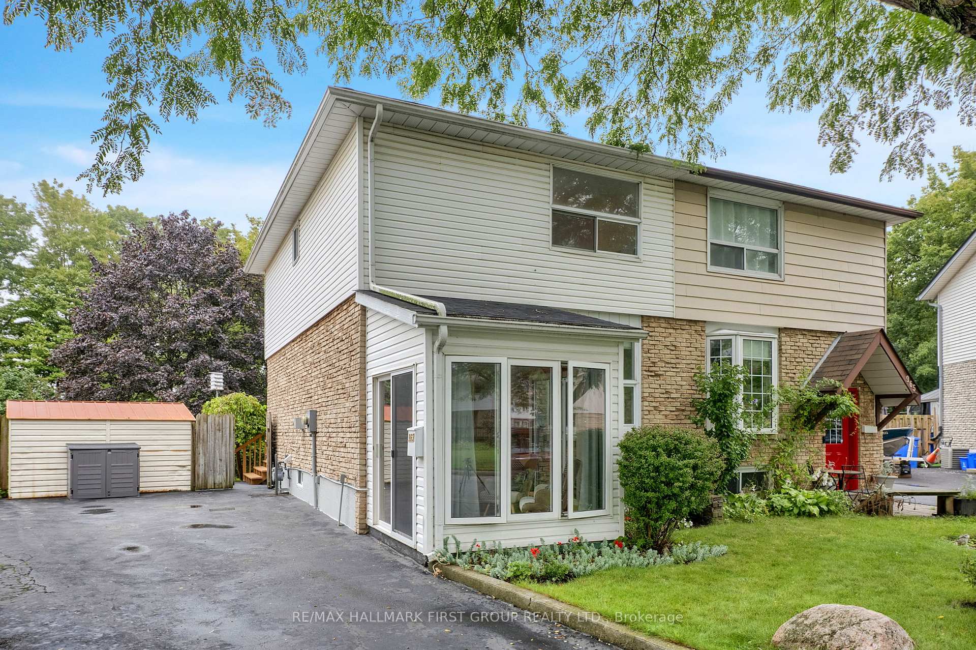 Photo of 963 Renfrew Court