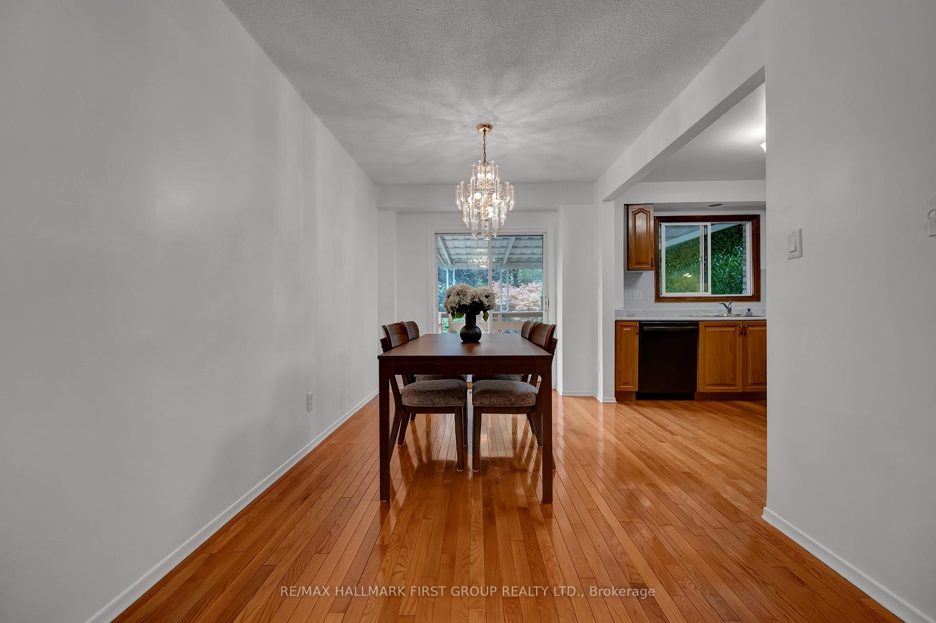 Photo 11 of 963 Renfrew Court, Oshawa, Lakeview — HOMEH