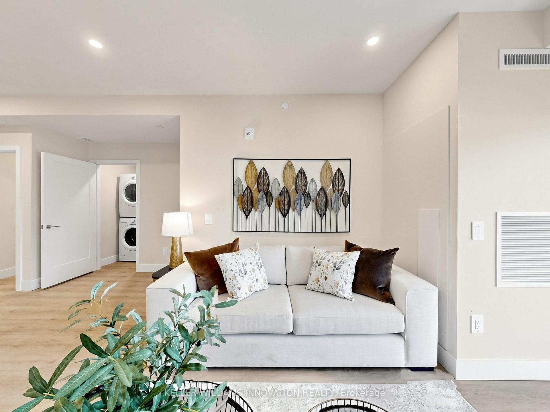 Photo 15 of 935 Twamley Street W, North Perth, Elma — HOMEH