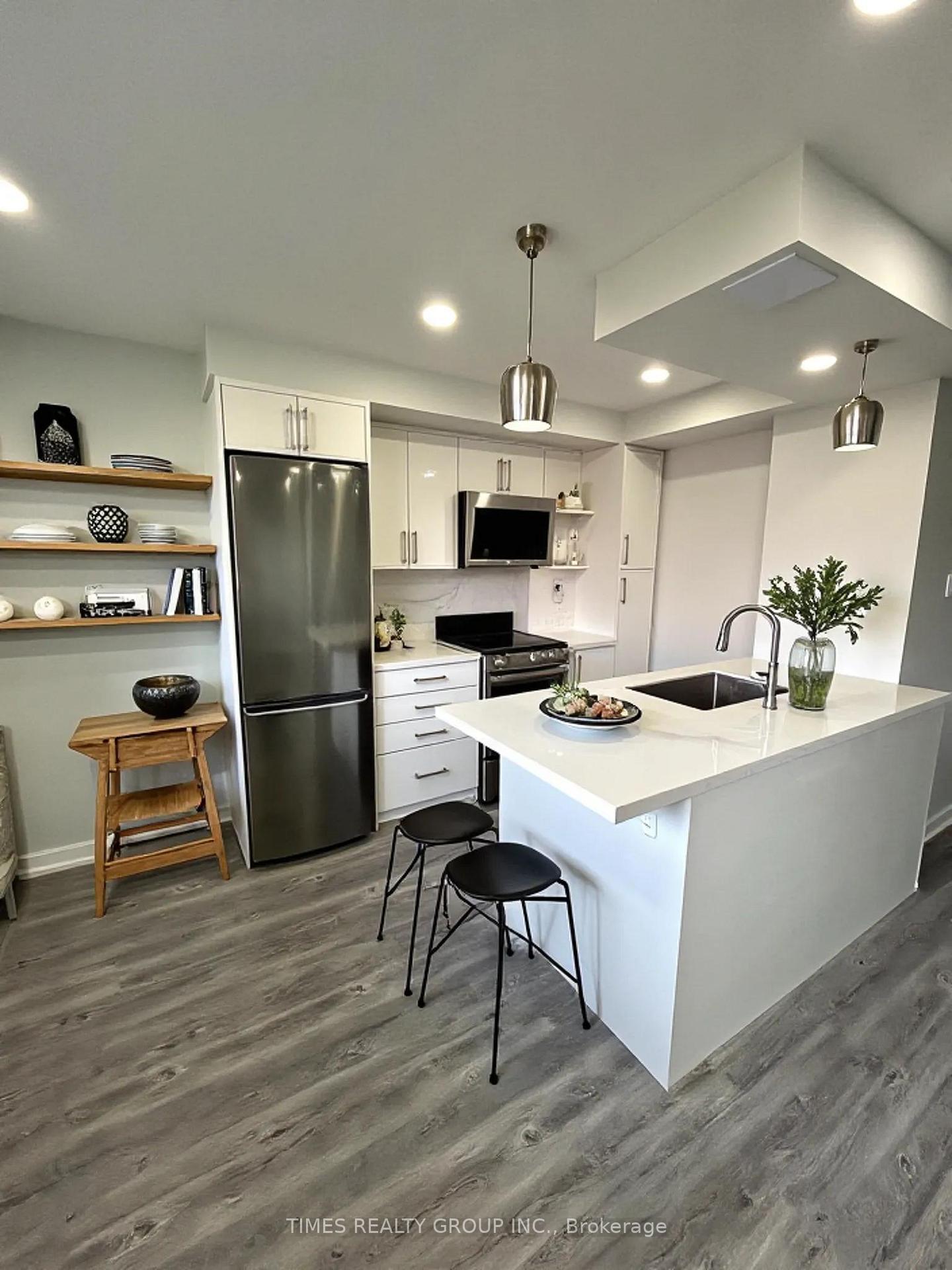 Photo 3 of Unit 906, 15 Walmer Road, Toronto, The Annex — HOMEH