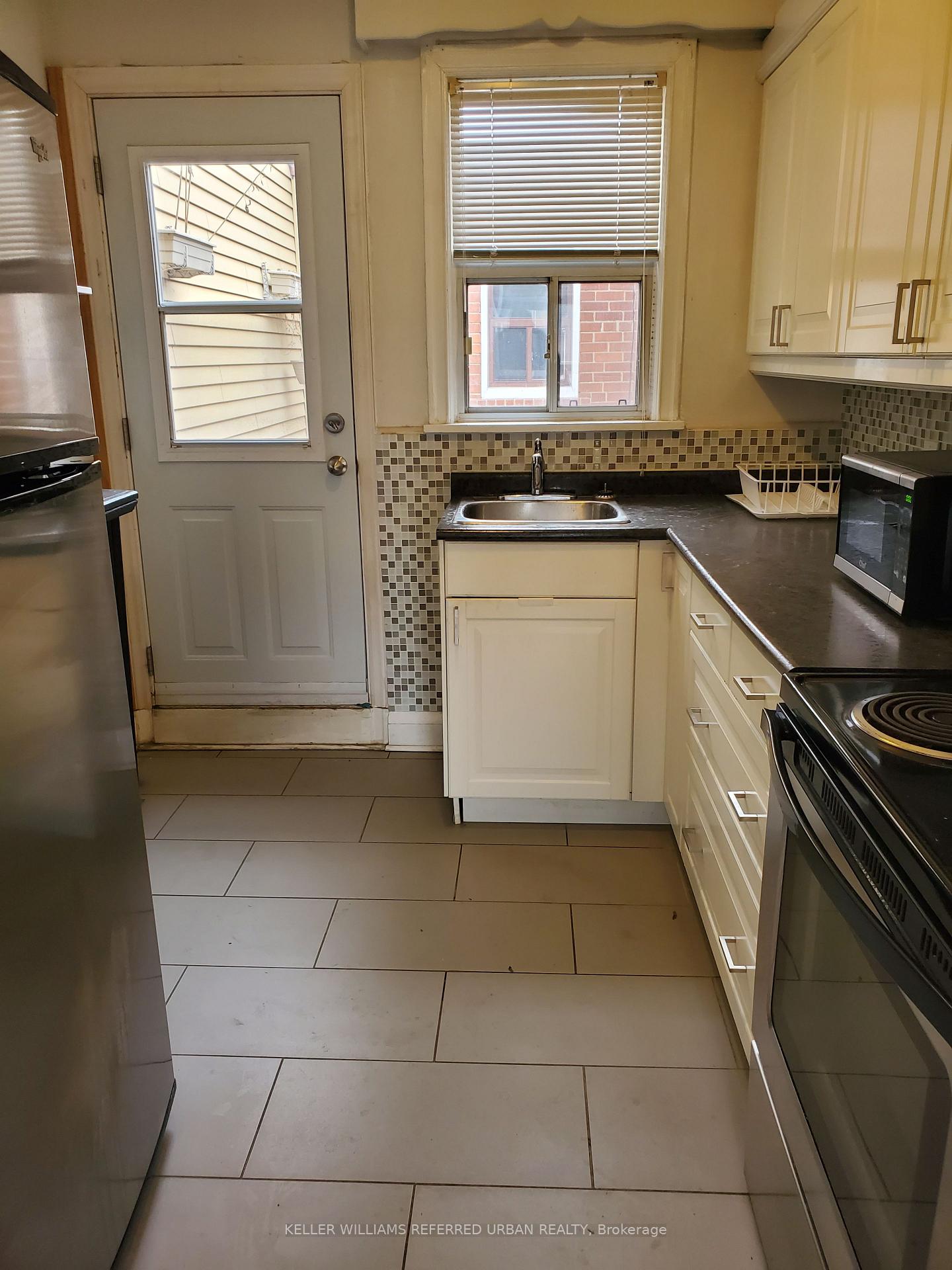 Photo 3 of Unit Unit 1, 2017 Avenue Road, Toronto, Bedford Park-Nortown — HOMEH