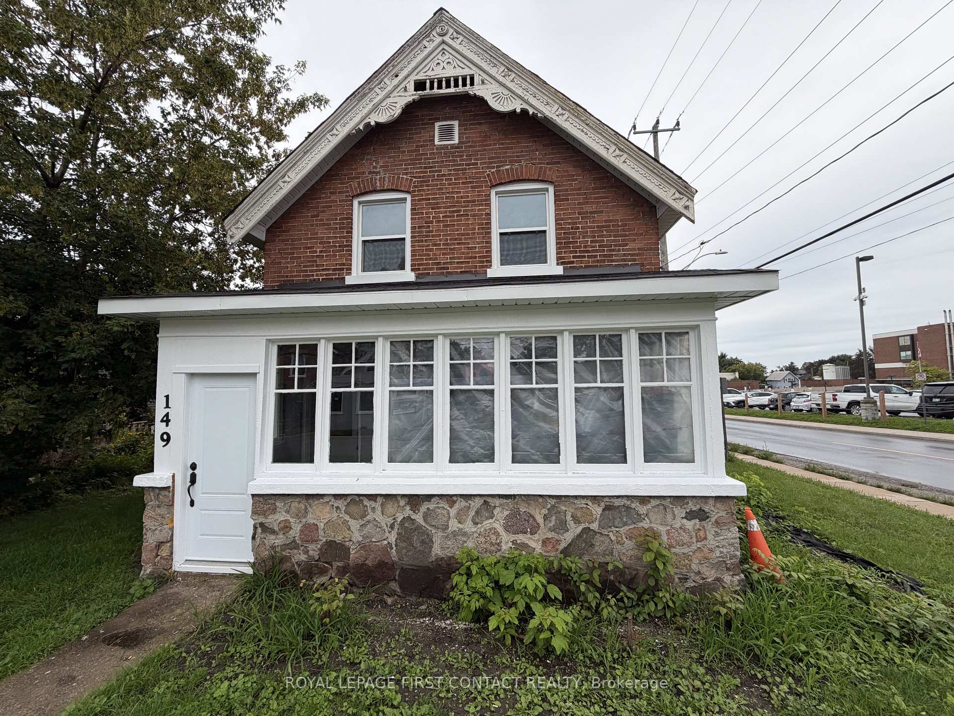 Front of 149 Mississaga Street W