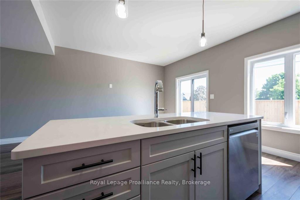 Photo 9 of 19 Primrose Crescent, Belleville, Thurlow Ward — HOMEH