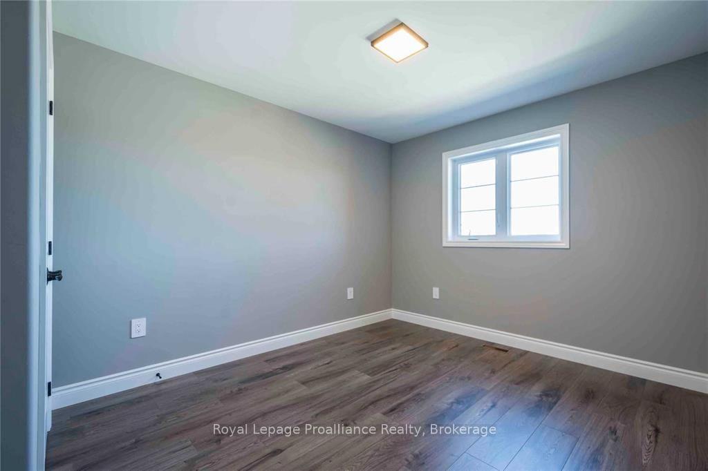 Photo 15 of 19 Primrose Crescent, Belleville, Thurlow Ward — HOMEH