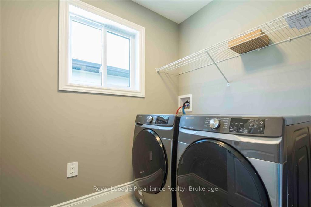 Photo 18 of 19 Primrose Crescent, Belleville, Thurlow Ward — HOMEH