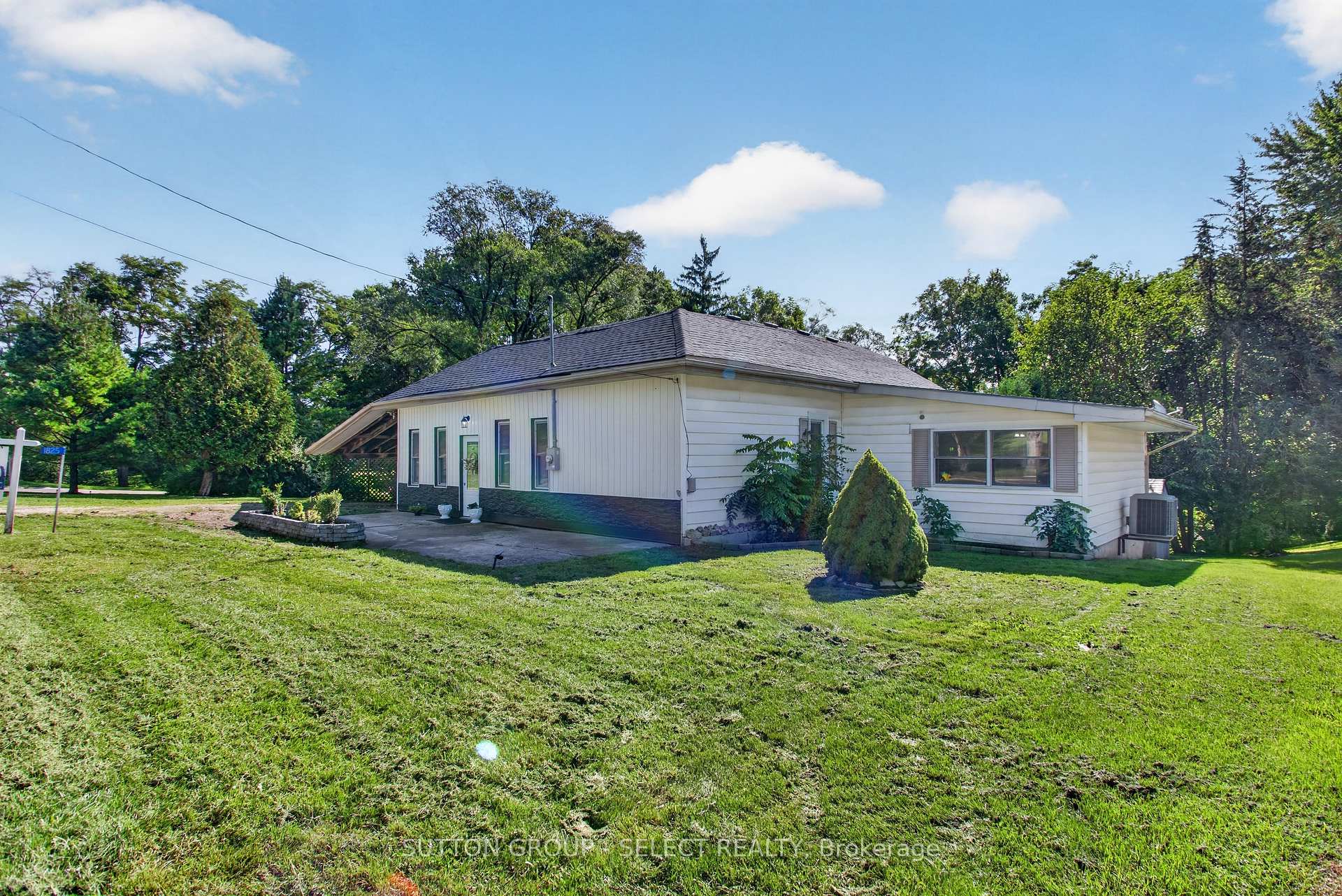 Photo 4 of 1825 Longwoods Drive, Southwest Middlesex, Wardsville — HOMEH