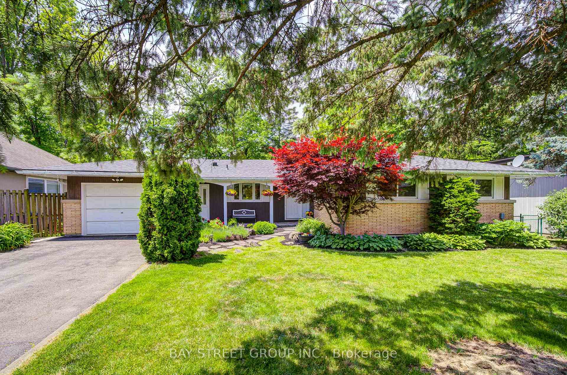 Photo 2 of 88 Marsdale Drive, St. Catharines, Glendale/Glenridge — HOMEH
