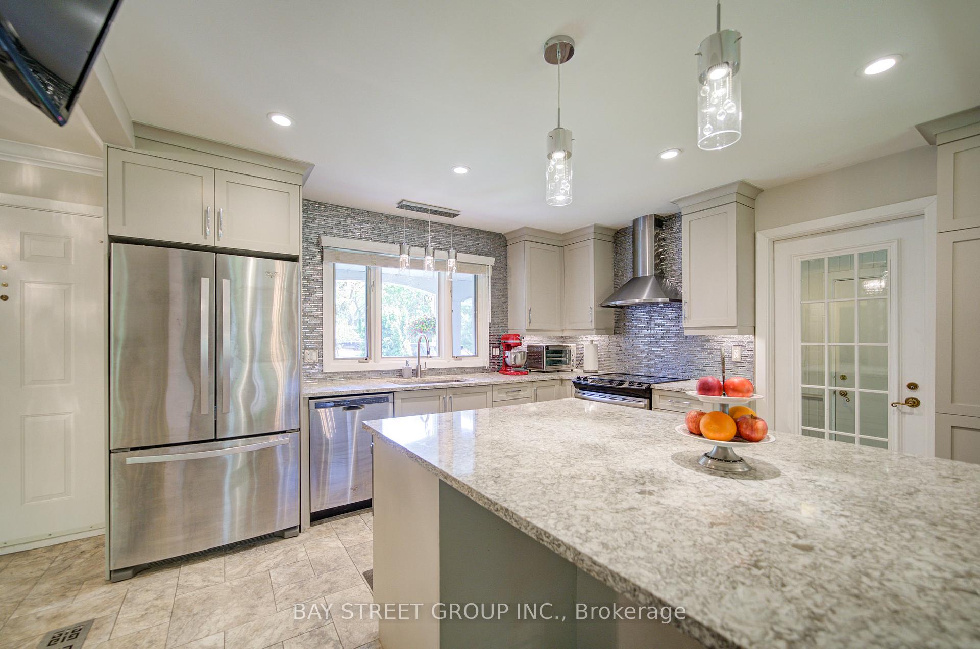 Photo 11 of 88 Marsdale Drive, St. Catharines, Glendale/Glenridge — HOMEH
